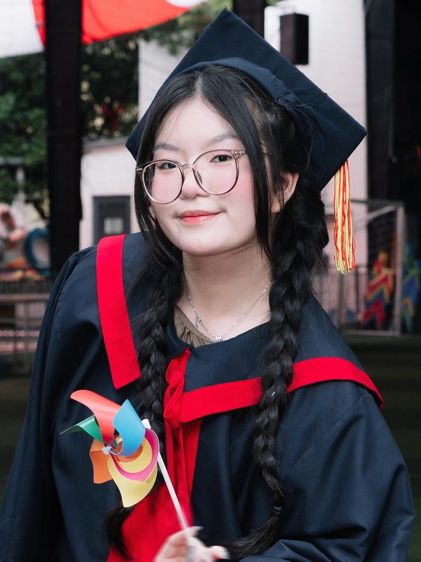 Be Minh Tam Le truong thanh 2025
