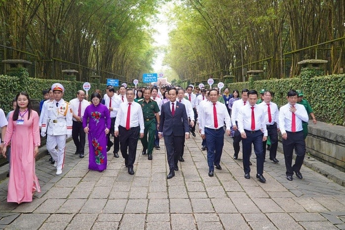 vua-hung-7-176023539214421318936.jpg