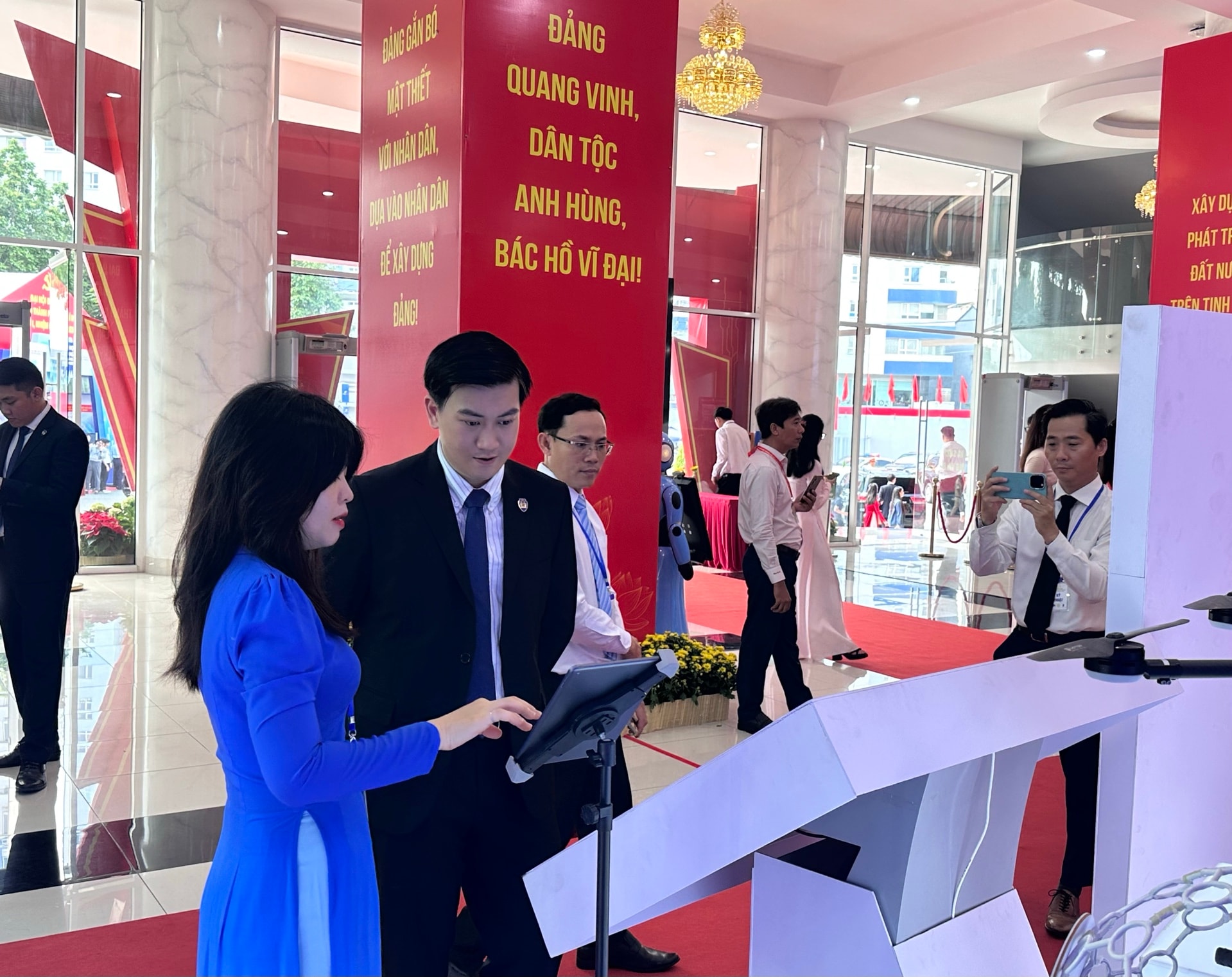 Ảnh 2 - FPT mang đến hai giải pháp tiêu biểu_ Ứng dụng Công dân số TPHCM và Giải pháp AI giám sát công trình tại nút giao An Phú
