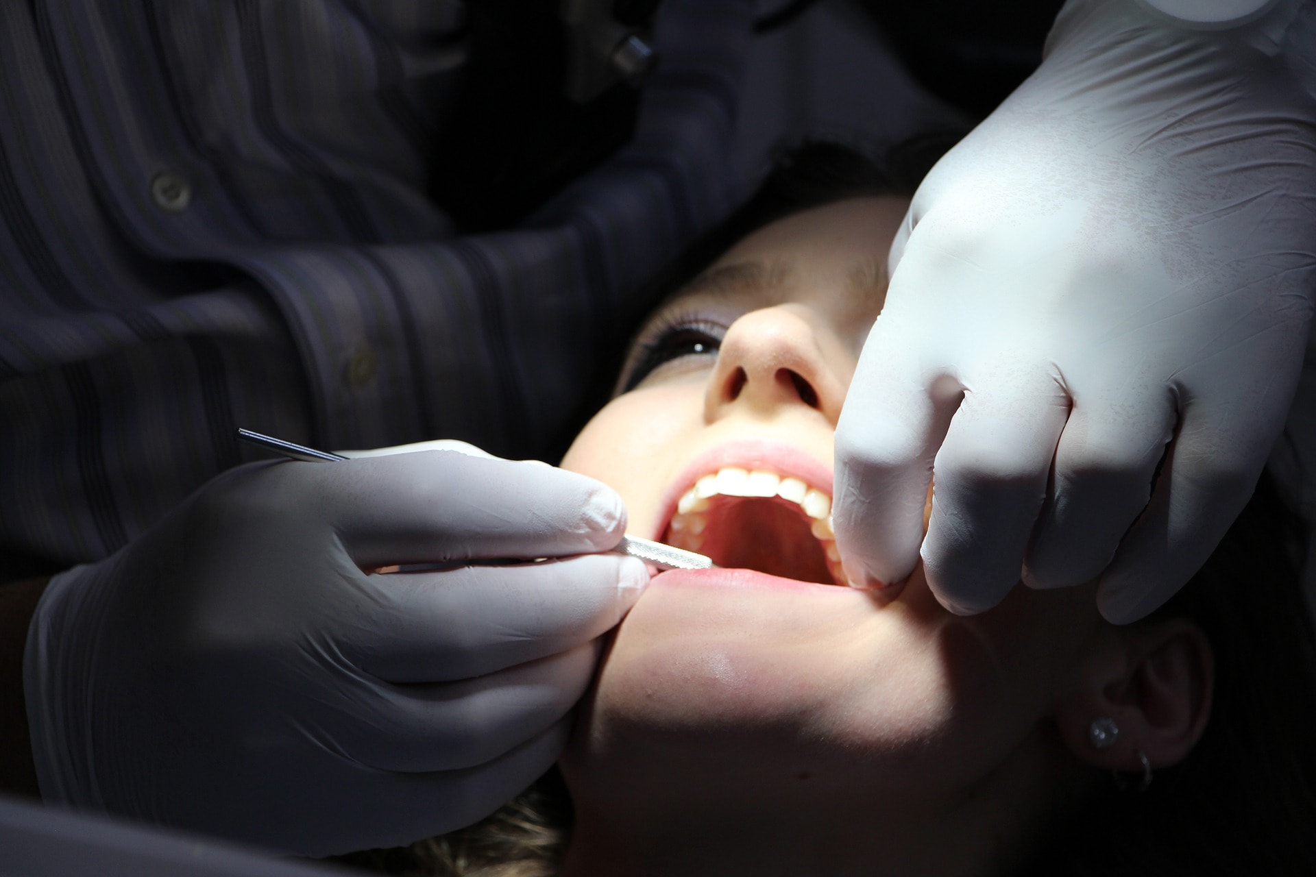 dentist-1514693_1920.jpg