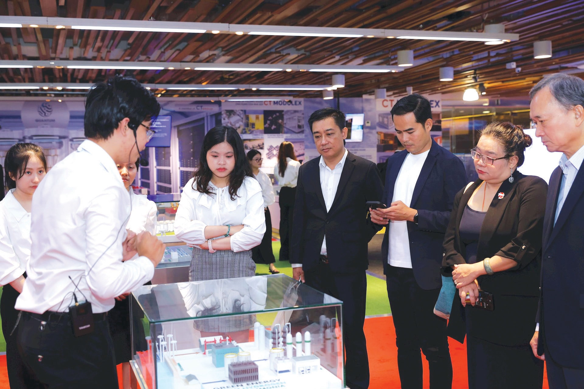 T28 Doanh nghiệp tư nhân hoàn toàn có thể đóng vai trò hạt nhân, kiến tạo và dẫn dắt hệ sinh thái nhân lực số