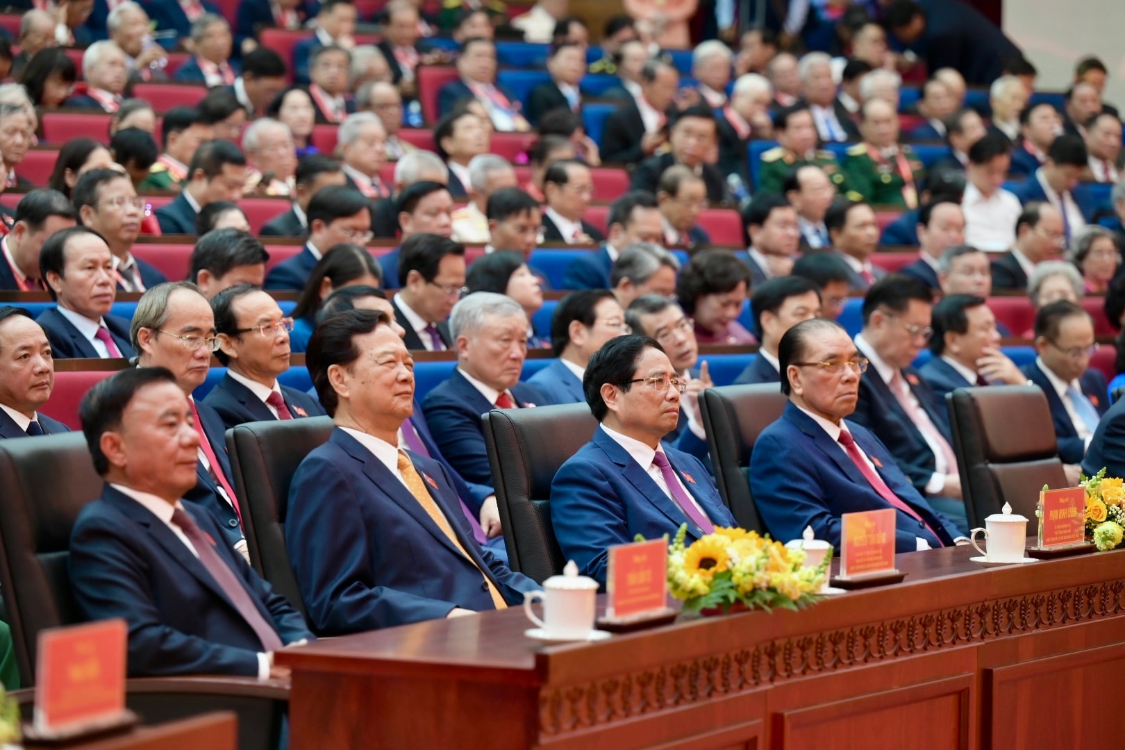 Tham dự Đại hội có nguyên Tổng Bí thư Nông Đức Mạnh, Chủ tịch nước Lương Cường, nguyên Chủ tịch nước Nguyễn Minh Triết, nguyên Chủ tịch nước Trương Tấn Sang, Thủ tướng Chính phủ Phạm Minh Chính, nguyên Thủ tướng Chính phủ Nguyễn Tấn Dũng, Chủ tịch Quốc hội Trần Thanh Mẫn, nguyên Chủ tịch Quốc hội Nguyễn Văn An, nguyên Chủ tịch Quốc hội Nguyễn Thị Kim Ngân, Thường trực Ban Bí thư Trần Cẩm Tú, nguyên Thường trực Ban Bí thư Phan Diễn, nguyên Thường trực Ban Bí thư Lê Hồng Anh