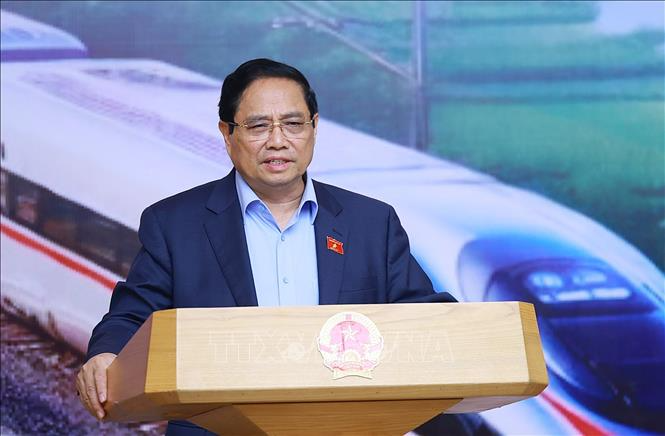 Thủ tướng Phạm Minh Chính chủ trì phiên họp lần thứ tư Ban chỉ đa các công trình trọng điểm, dự án quan trọng quốc gia lĩnh vực đường sắt. Ảnh: Dương Giang/TTXVN