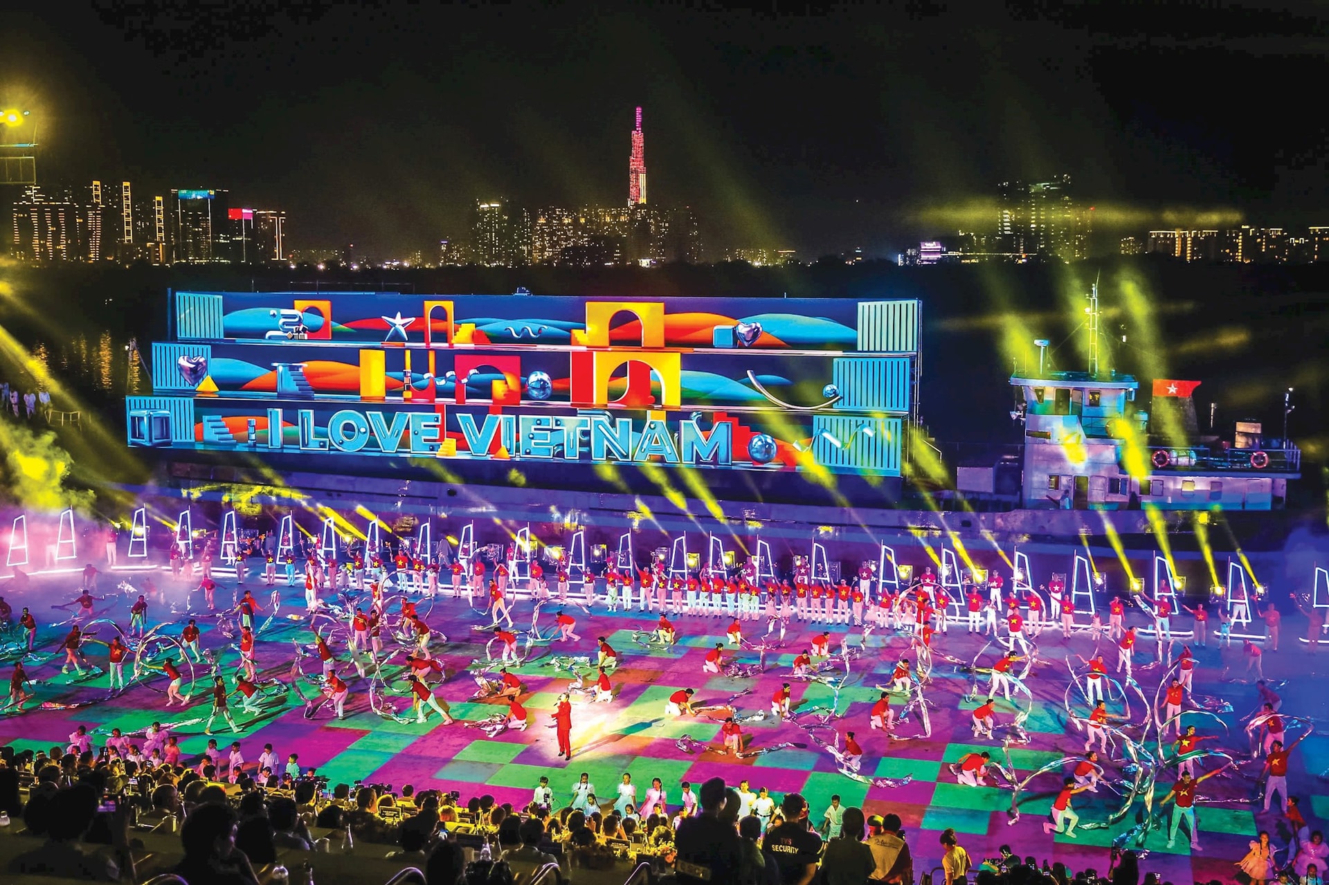 1- Chuyen tau huyen thoai - Le hoi song nuoc TP.HCM nam 2024