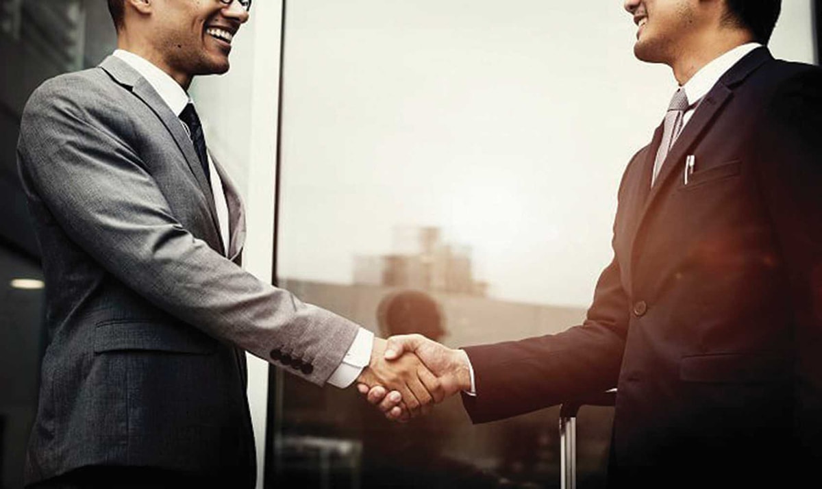 Nhiều doanh nghiệp lớn trên thế giới luôn duy trì bộ phận chuyên trách theo dõi chính sách, quan hệ chính phủ và phân tích rủi ro chính trị