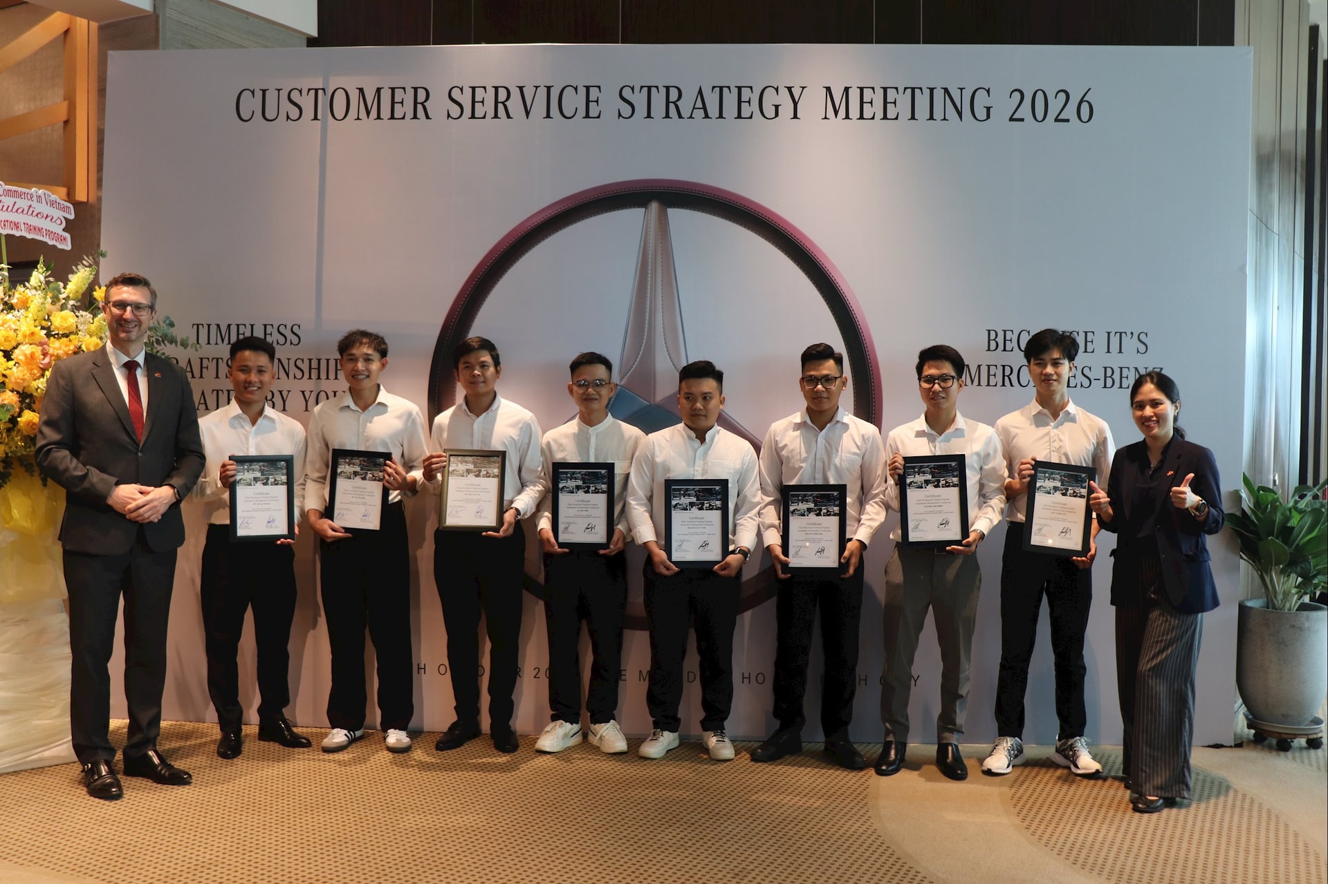 Tân kỹ thuật viên và đại diện AHK