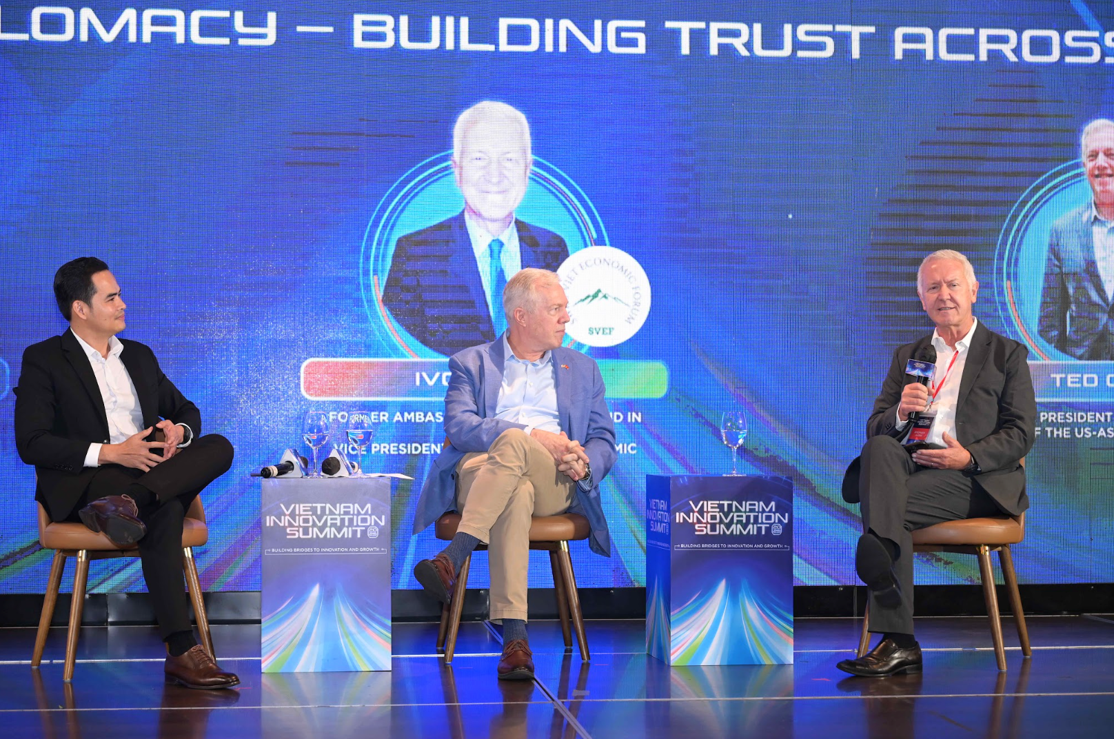 Ảnh màn hình 2025-11-07 lúc 16.33.00