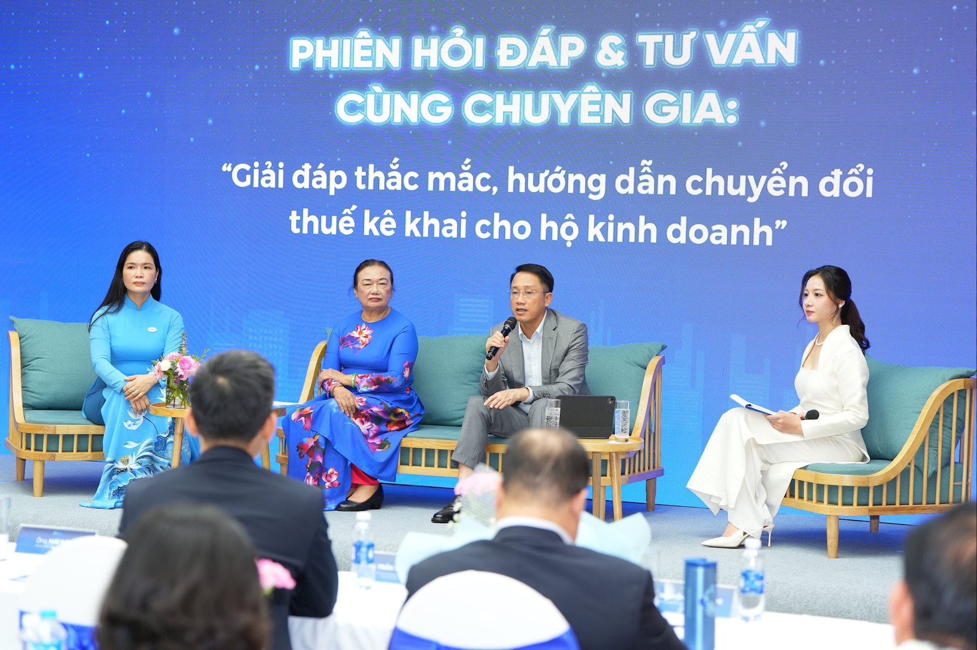 4. Hoi dap cung chuyen gia 1