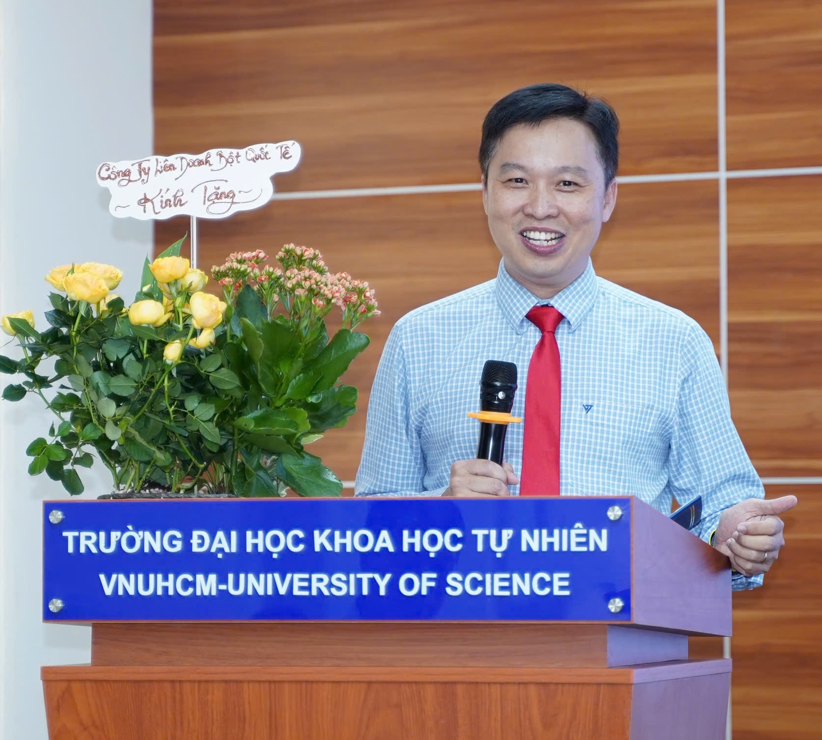 Phó Hiệu trưởng Trường Đại học Khoa học Tự nhiên Văn Chí Nam