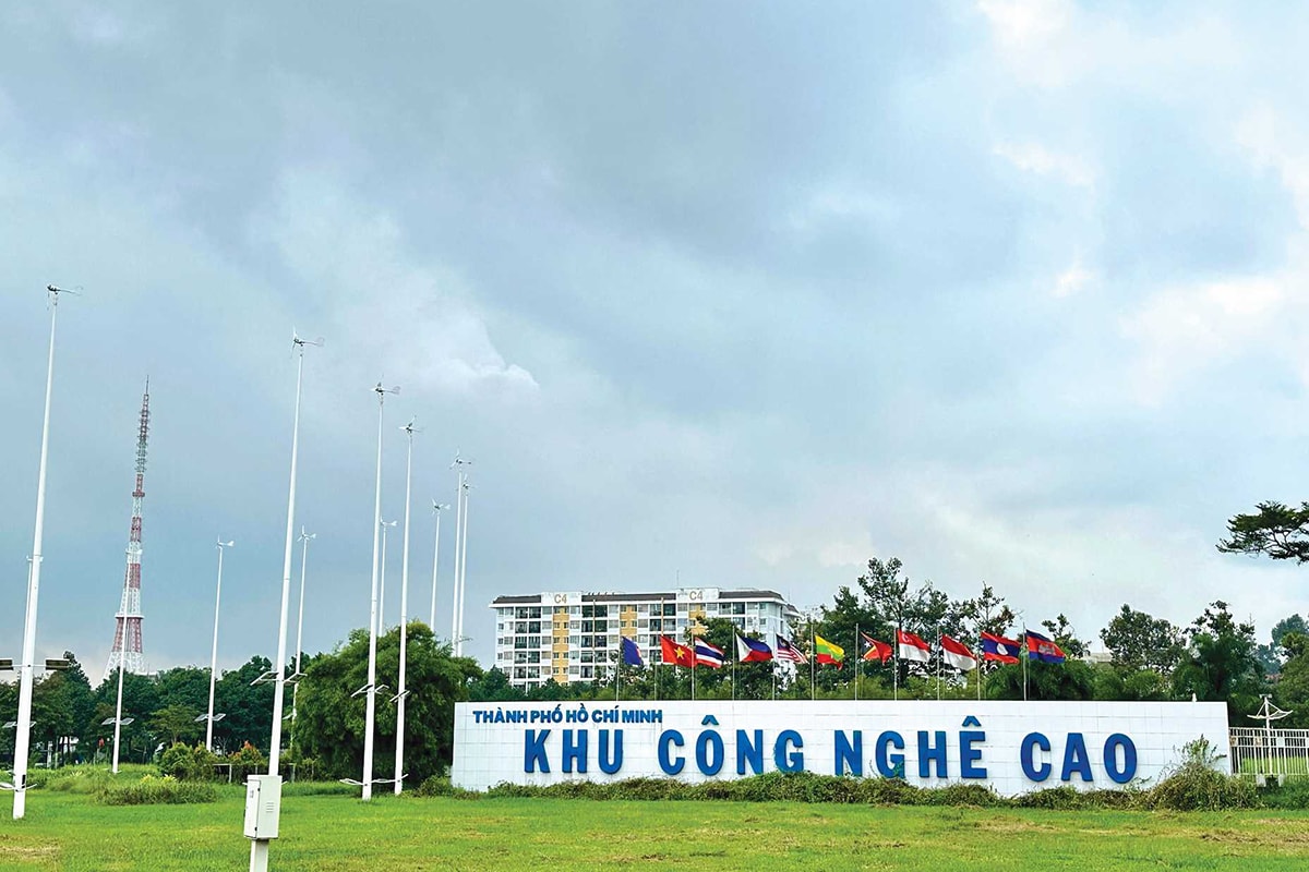 T13 SHTP đã trở thành điểm hội tụ của hàng trăm doanh nghiệp công nghệ cao, với giá trị sản xuất hàng chục tỷ USD. Ảnh Hưng Khánh copy