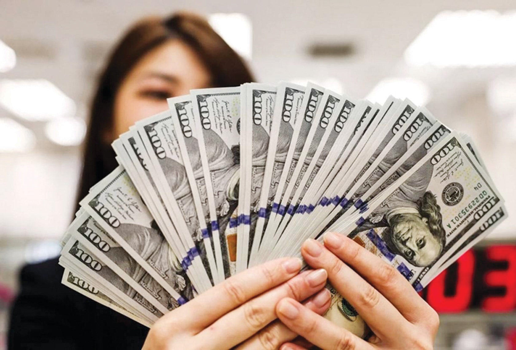 Sự thống trị của đồng bạc xanh ngày càng bị thách thức