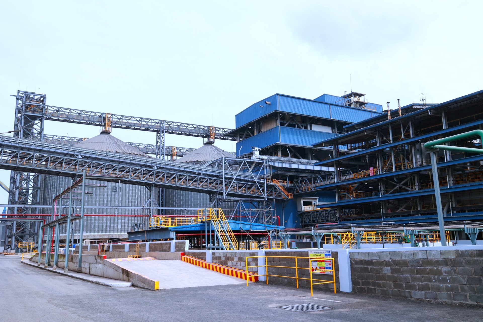 12-tong-cong-suat-ep-dau-cua-val-len-den-7800-tanngay-dap-ung-khoang-30-nhu-cau-thuc-an-chan-nuoi-trong-nuoc-1765373971030641921486 (1)