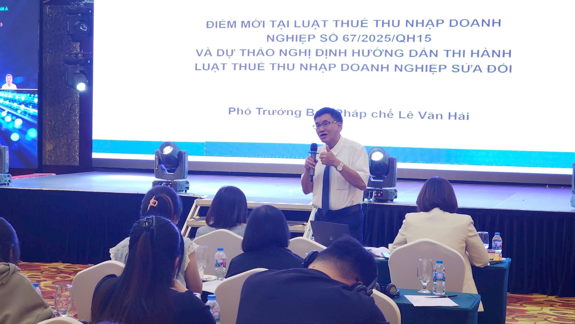 Ông Lê Văn Hải - Phó Trưởng Ban Pháp chế của Cục Thuế - Bộ Tài chính chia sẻ tại Hội thảo