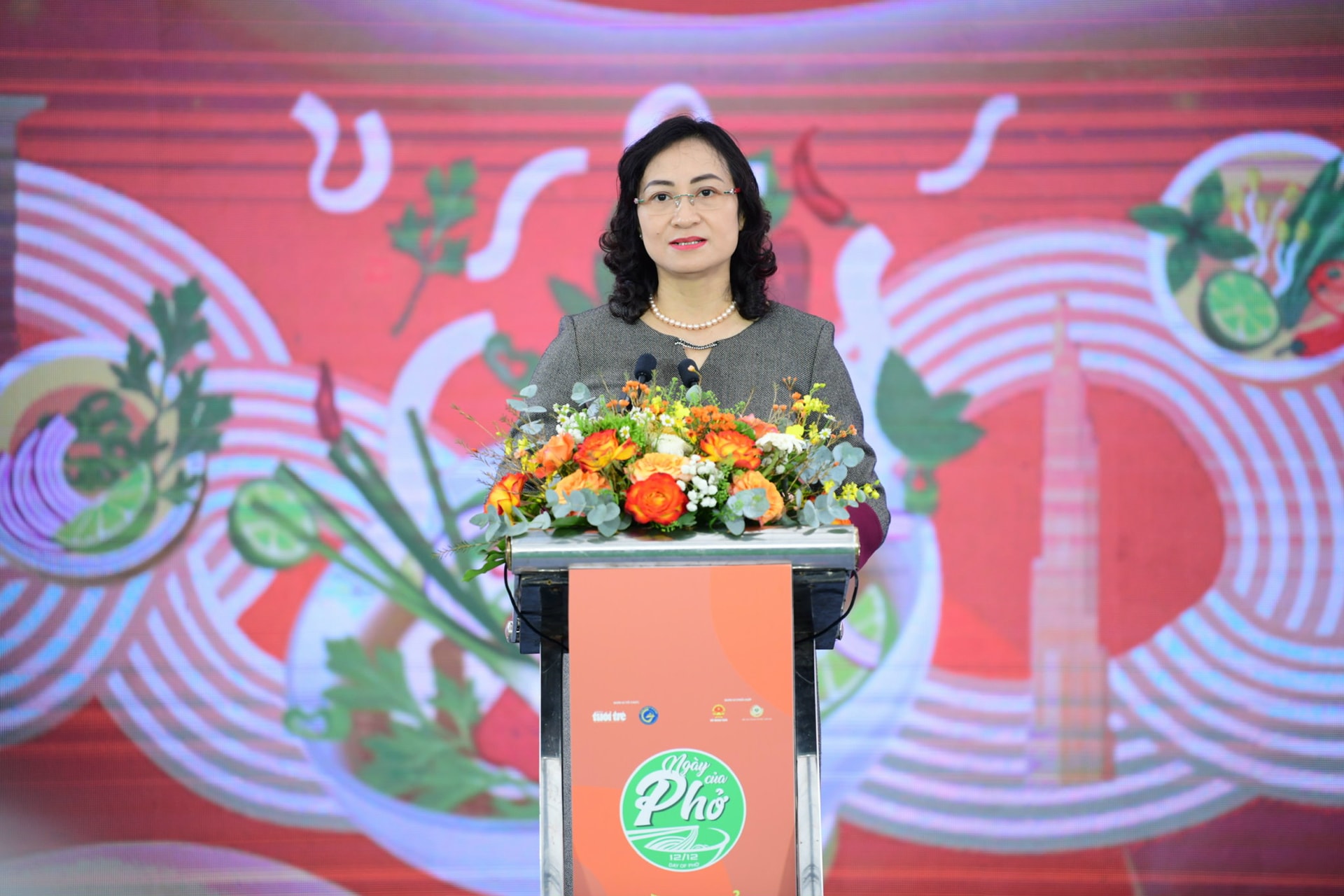 Bà Phan Thị Thắng - Thứ trưởng Bộ Công Thương phát biểu tại Khai mạc Ngày của Phở 2025 Ảnh_ QUANG ĐỊNH