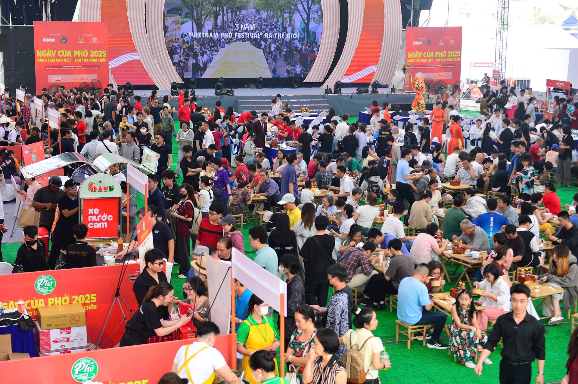 Toàn cảnh Ngày của Phở 2025 Ảnh QUANG ĐỊNH