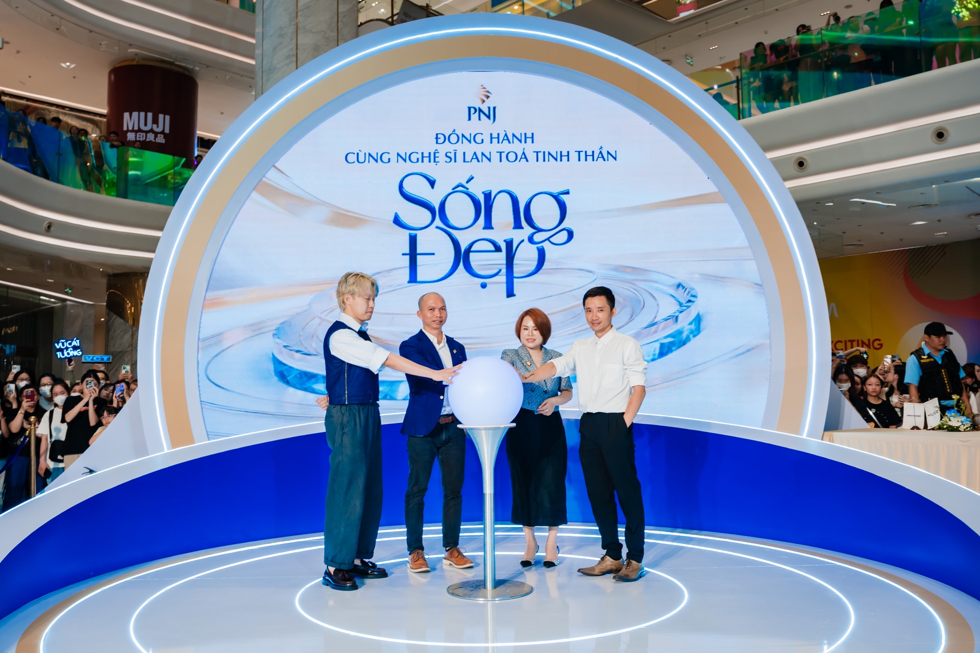 Đại diện PNJ và các đối tác chiến lược đồng hành lan toả tinh thần Sống Đẹp - 1