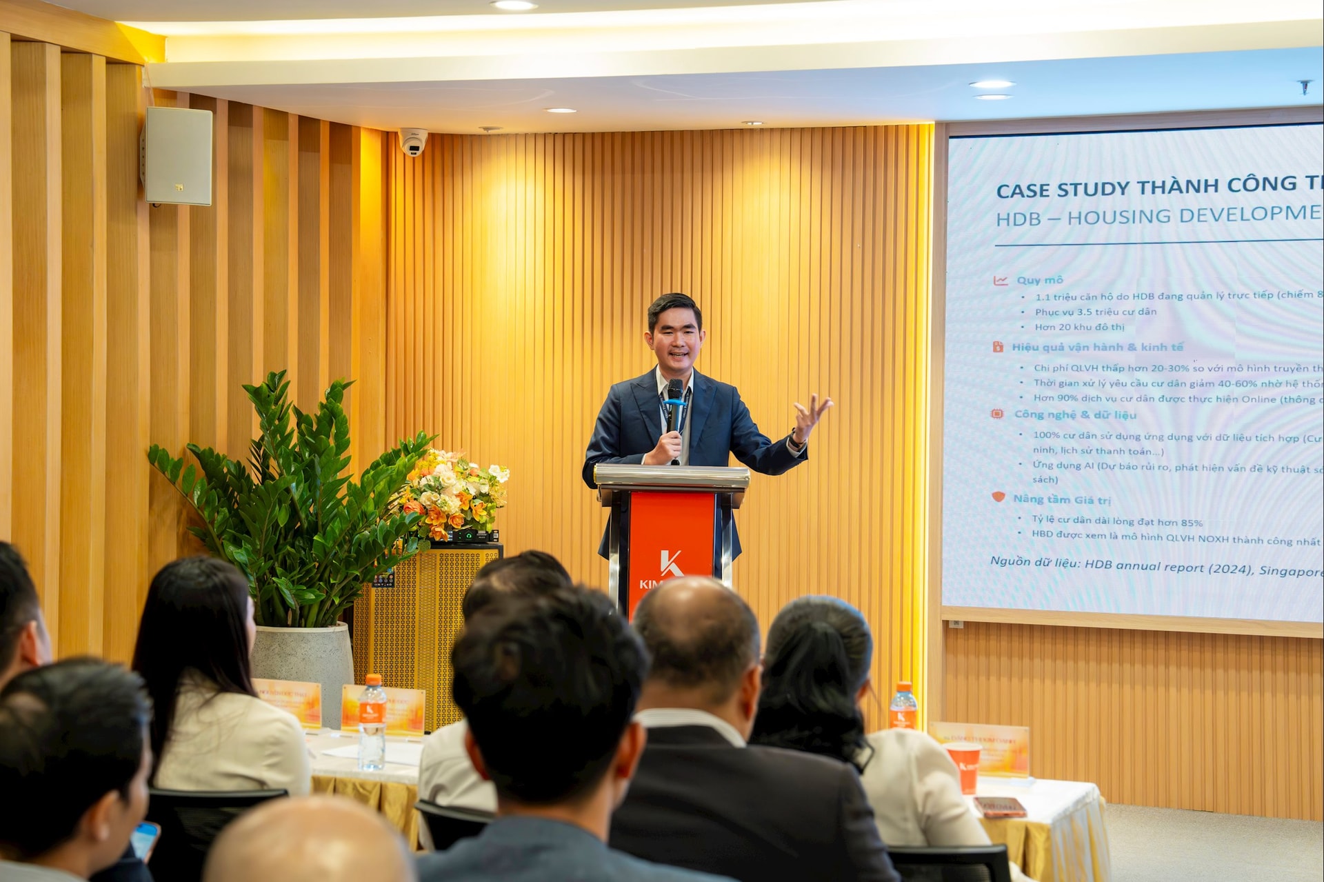 Ảnh 4 Ông Lê Xuân Vũ – đại diện AirCity trình bày kế hoạch hoạt động và tầm nhìn chiến lược của K-City