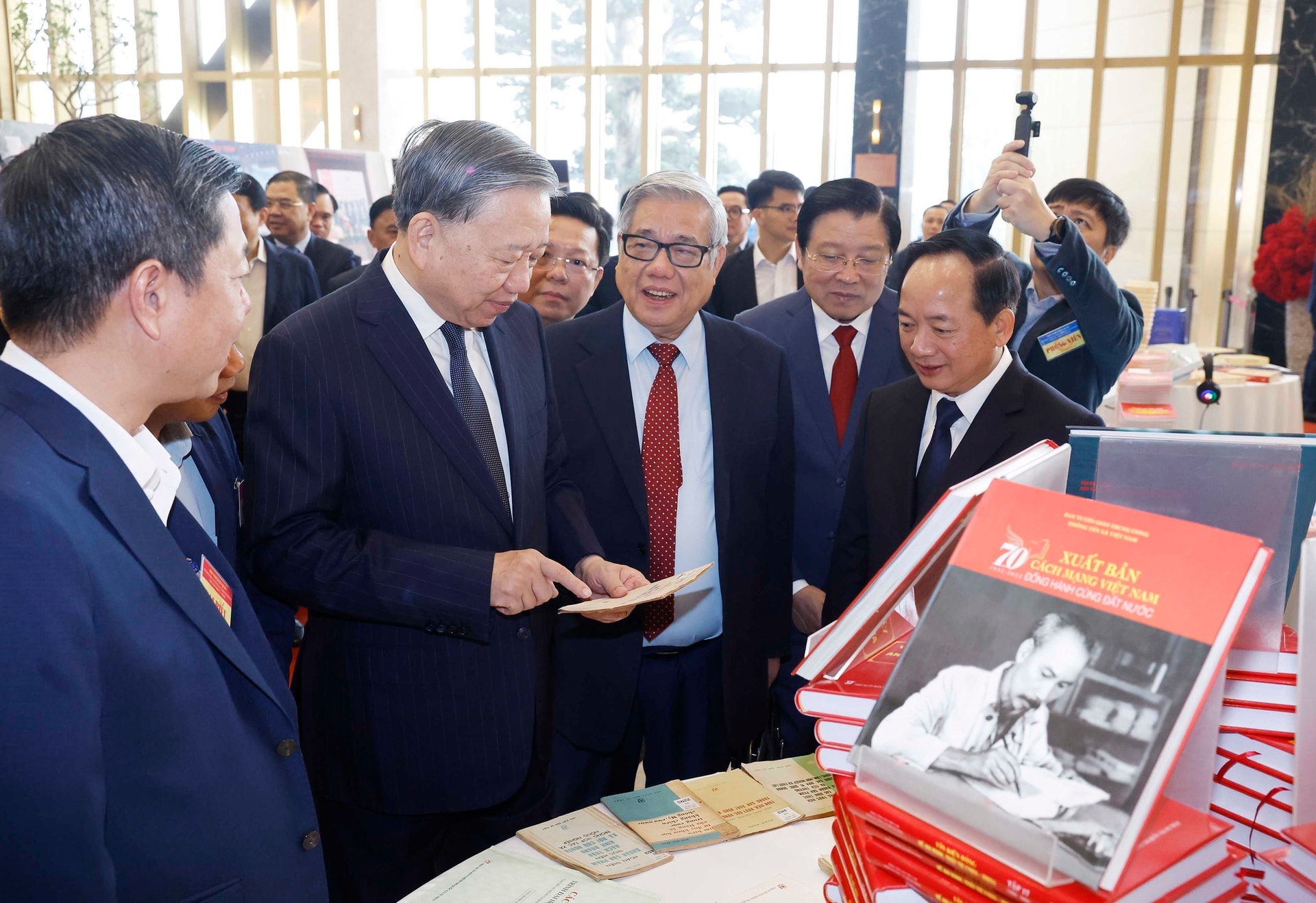 Tổng Bí thư - Ảnh 2.