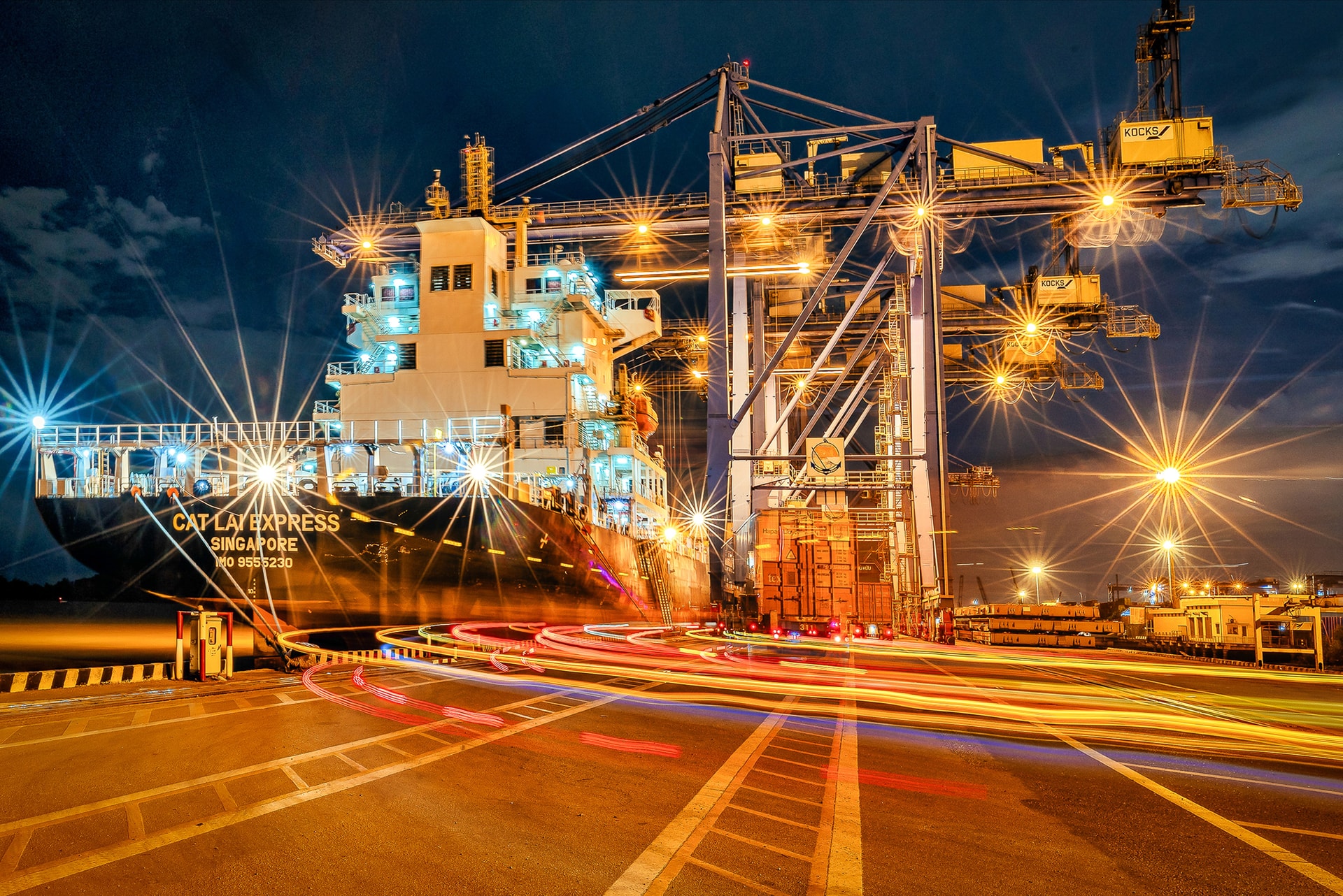 Nhộn nhịp cảng đêm - Lê Đình Tấn