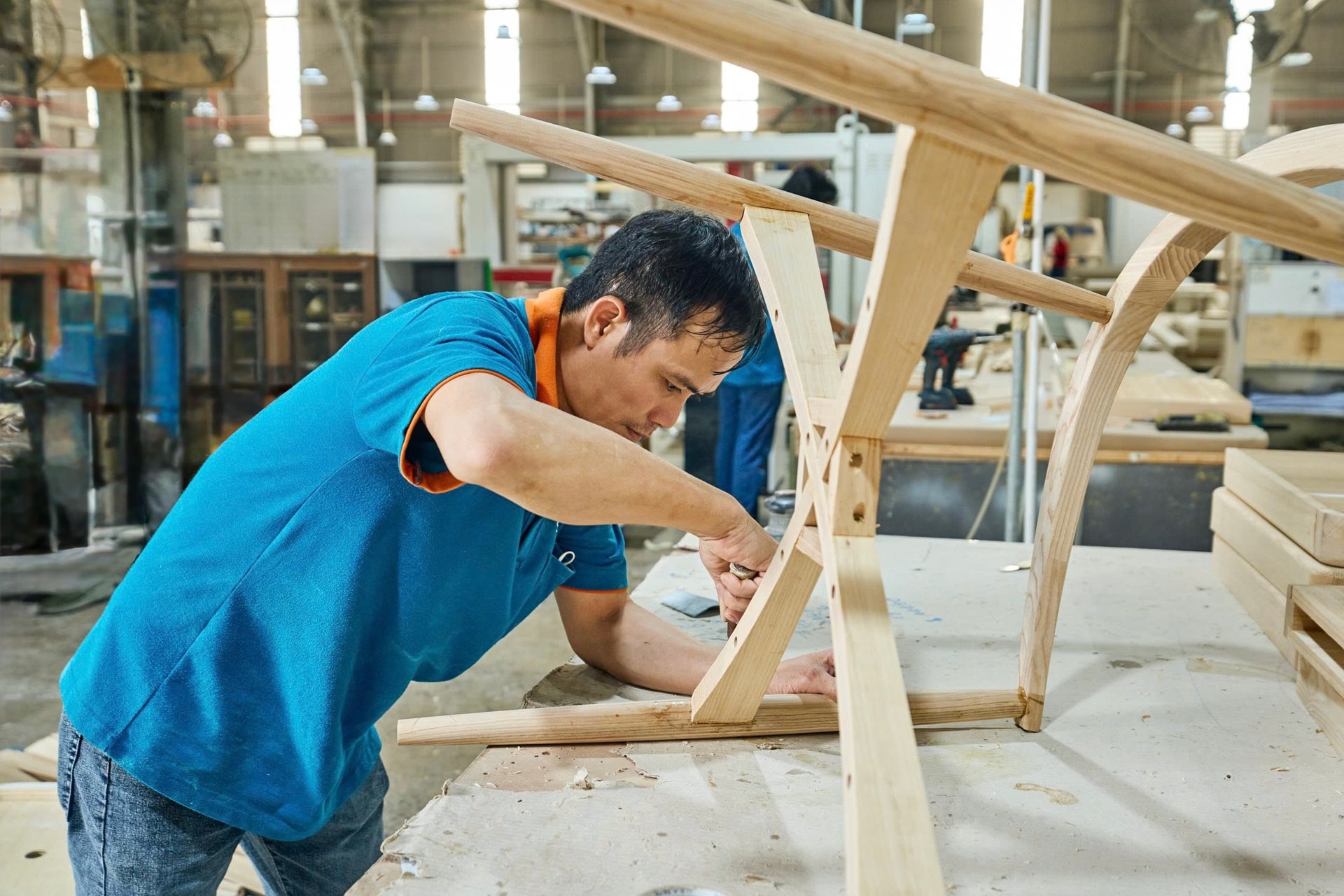 công nhân xưởng mộc