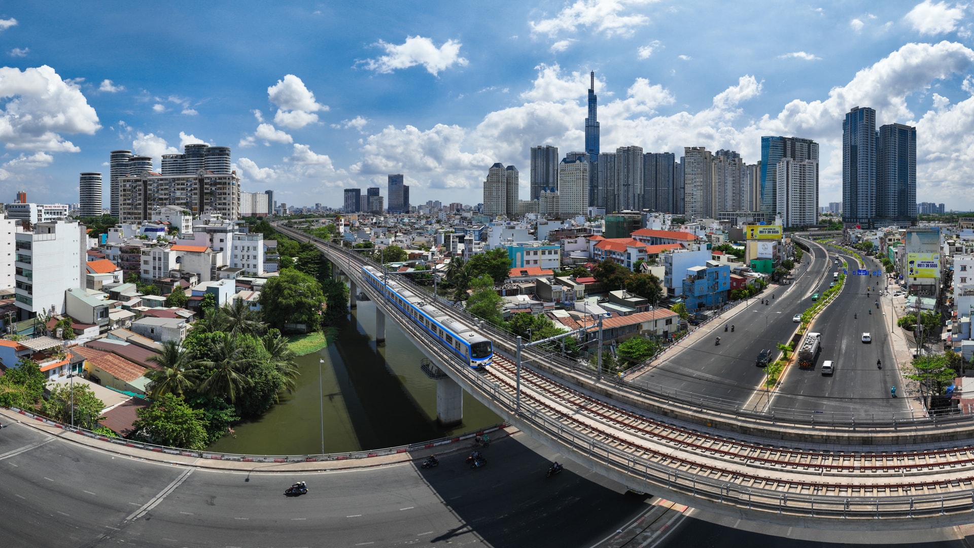  Từ khi đưa vào vận hành cho tới nay, metro thay đổi diện mạo giao thông đô thị của TP.HCM. Ảnh: Văn