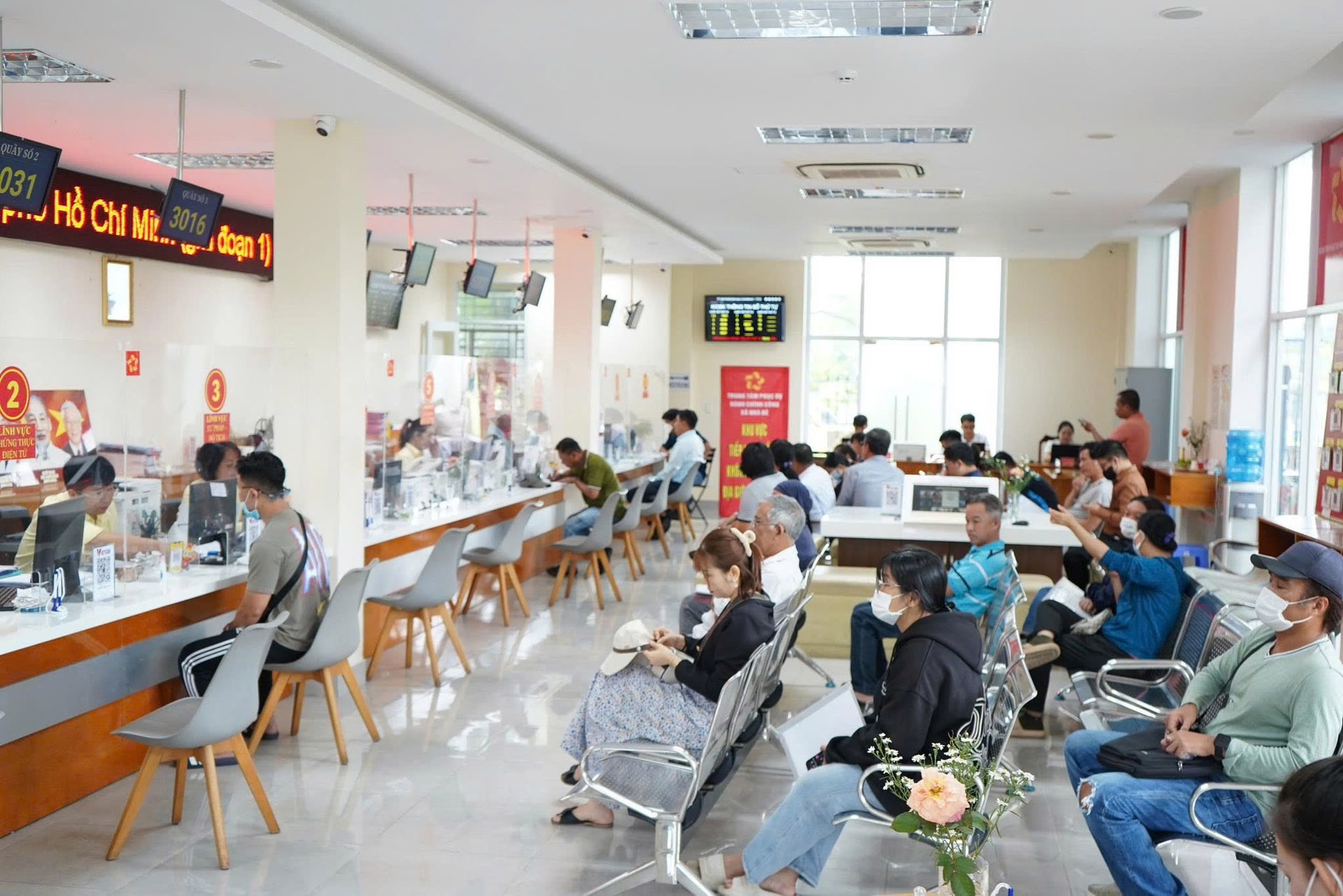 Từ 1/7 đến nay, UBND xã Nhà Bè đã tiếp nhận 9.178 hồ sơ thủ tục hành chính, giải quyết 8.976 hồ sơ, không có hồ sơ trễ hạn nhờ cải cách thủ tục hành chi