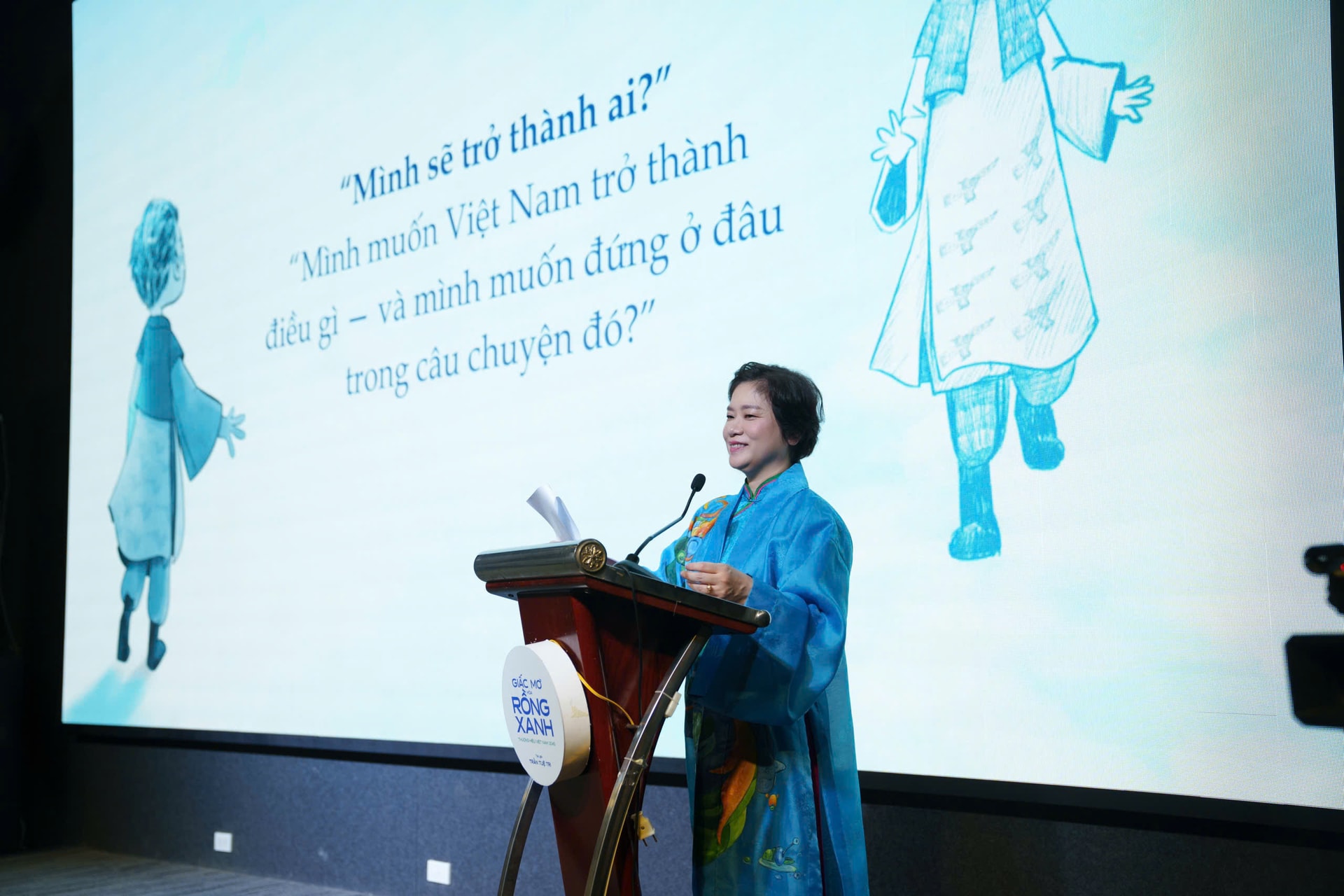 Bà Trần Tuệ Tri – Tác giả phát biểu tại chương trình ra mắt sách