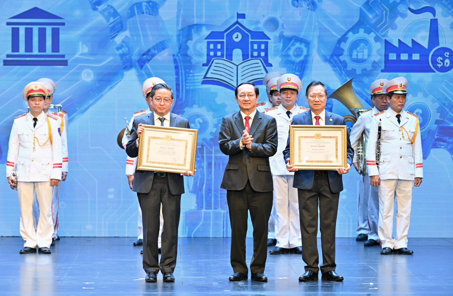 pho-truong-ban-tuyen-giao-va-dan (2)