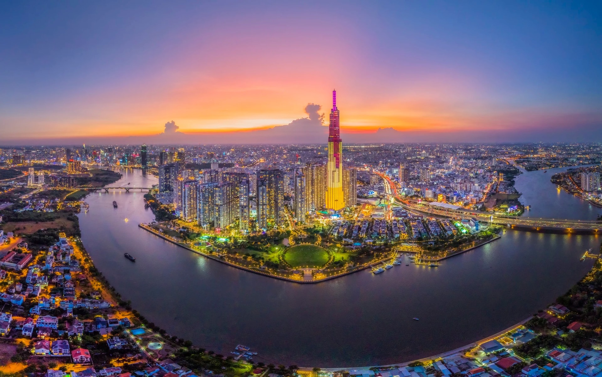 tphcm-50-nam-vuon-minh-but-pha-9 (1)