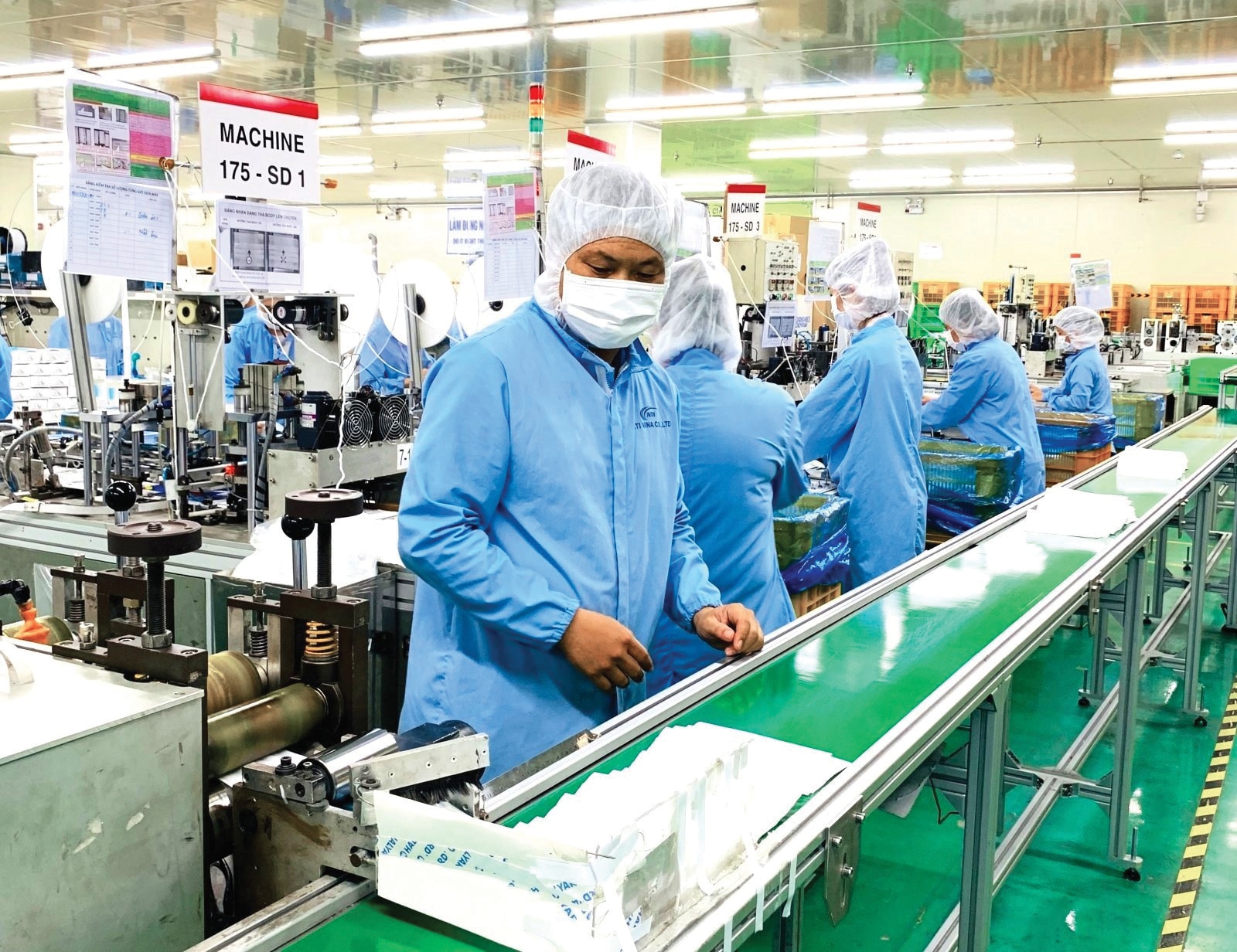 Việc quản trị công ăn việc làm cho người lao động đóng vai trò trung tâm 