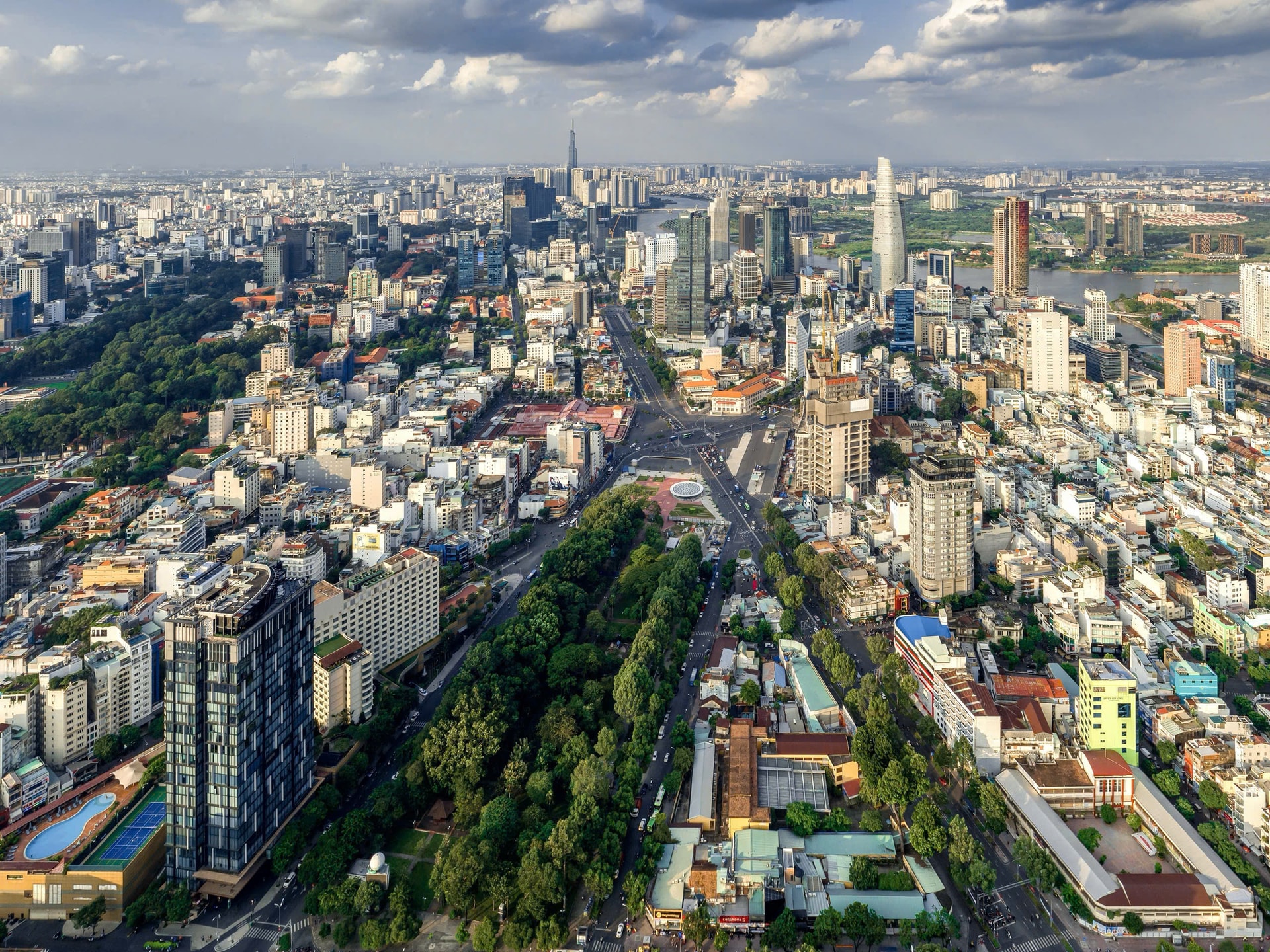 Công viên 23-9 nằm giữa hai con đường Lê Lai và Phạm Ngũ Lão với nhiều mảng xanh có ý nghĩa đặc biệt quan trọng trong khu vực trung tâm TP.