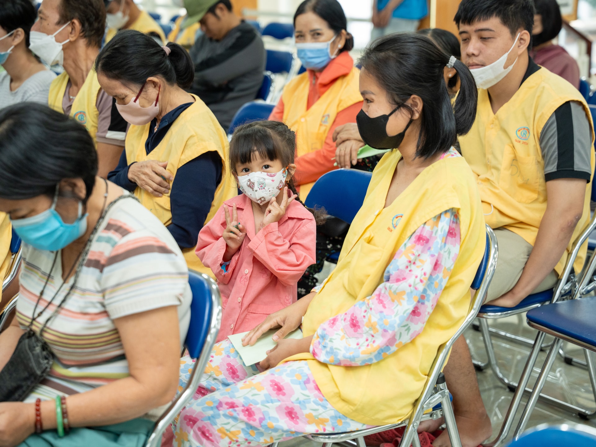 Trẻ và phụ huynh tại chương trình Gieo xuân mùa 3