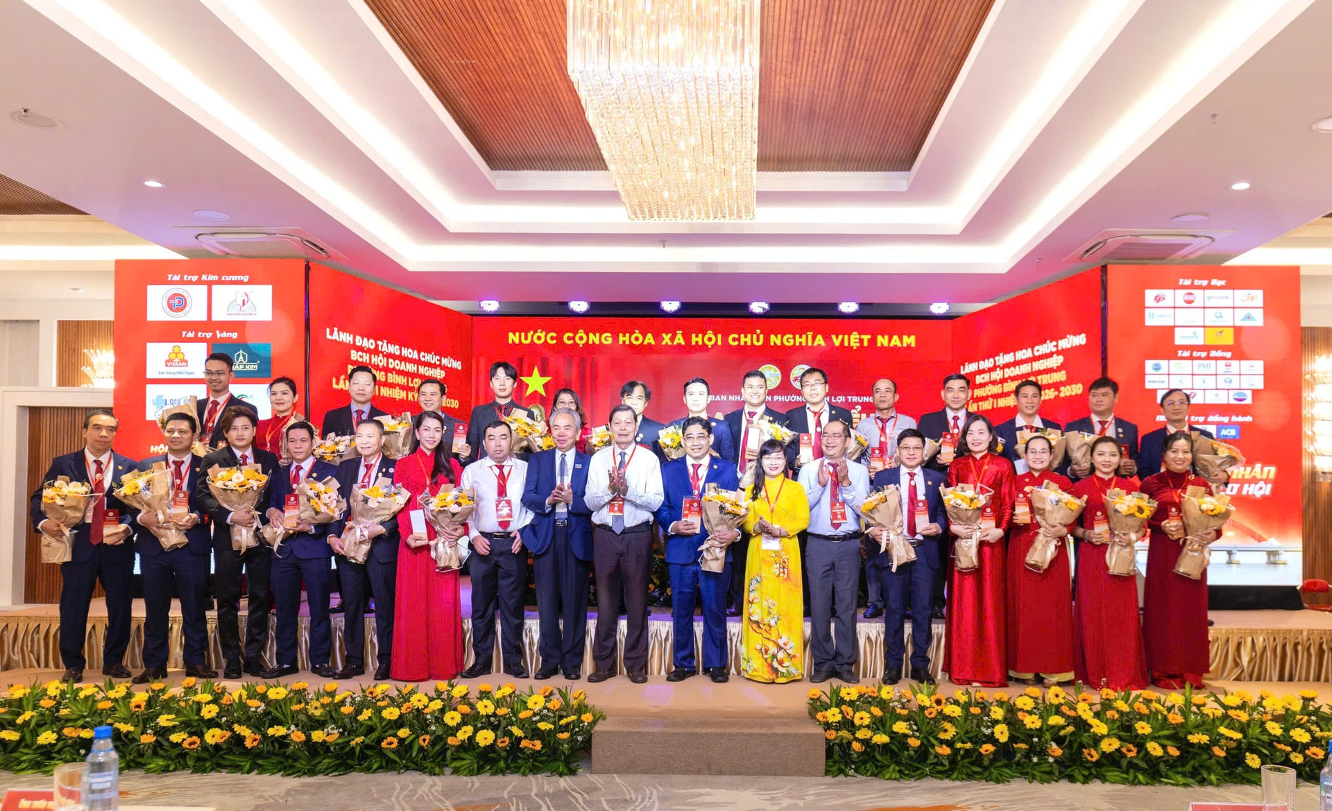 ra mat ban chap hanh