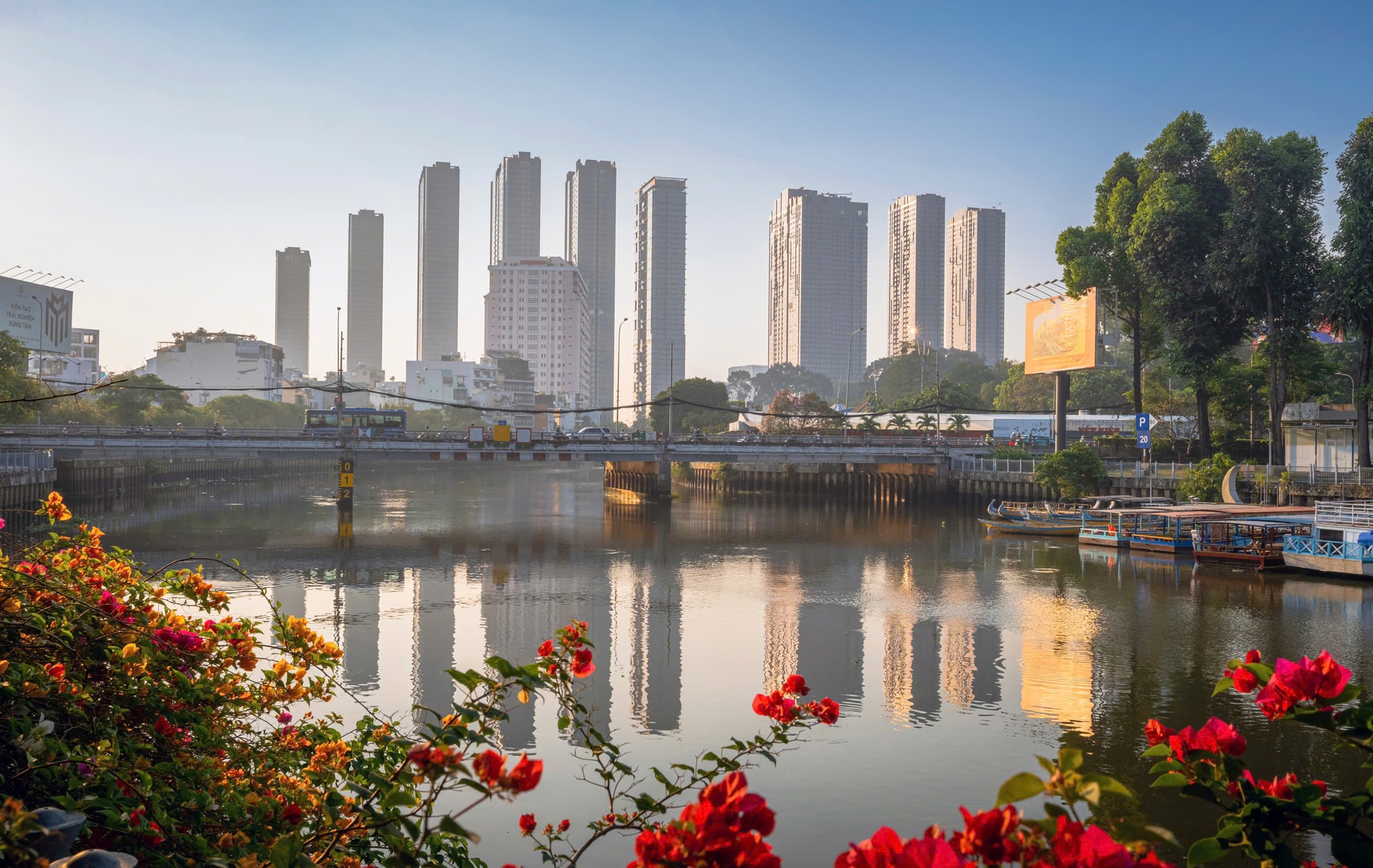 Đô thị xanh bền vững Những dòng kênh được cải tạo, mang lại sức sống mới cho các khu dân cư hiện đại, nơi phố và thiên nhiên không còn khoảng cách