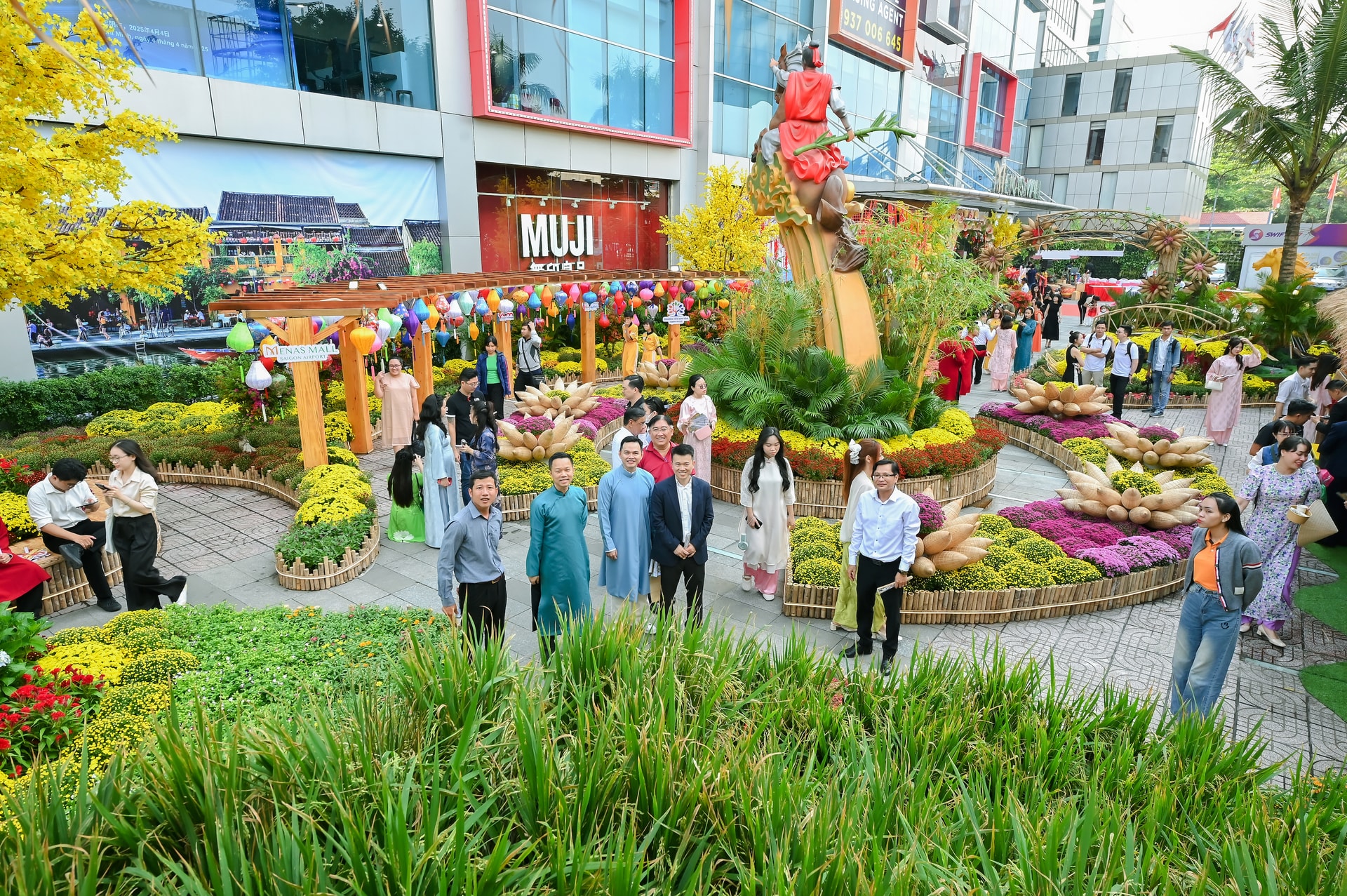 Đường hoa Xuân phường Tân Sơn Hòa - Menas tái hiện văn hóa đặc trưng ba miền Bắc -Trung - Nam