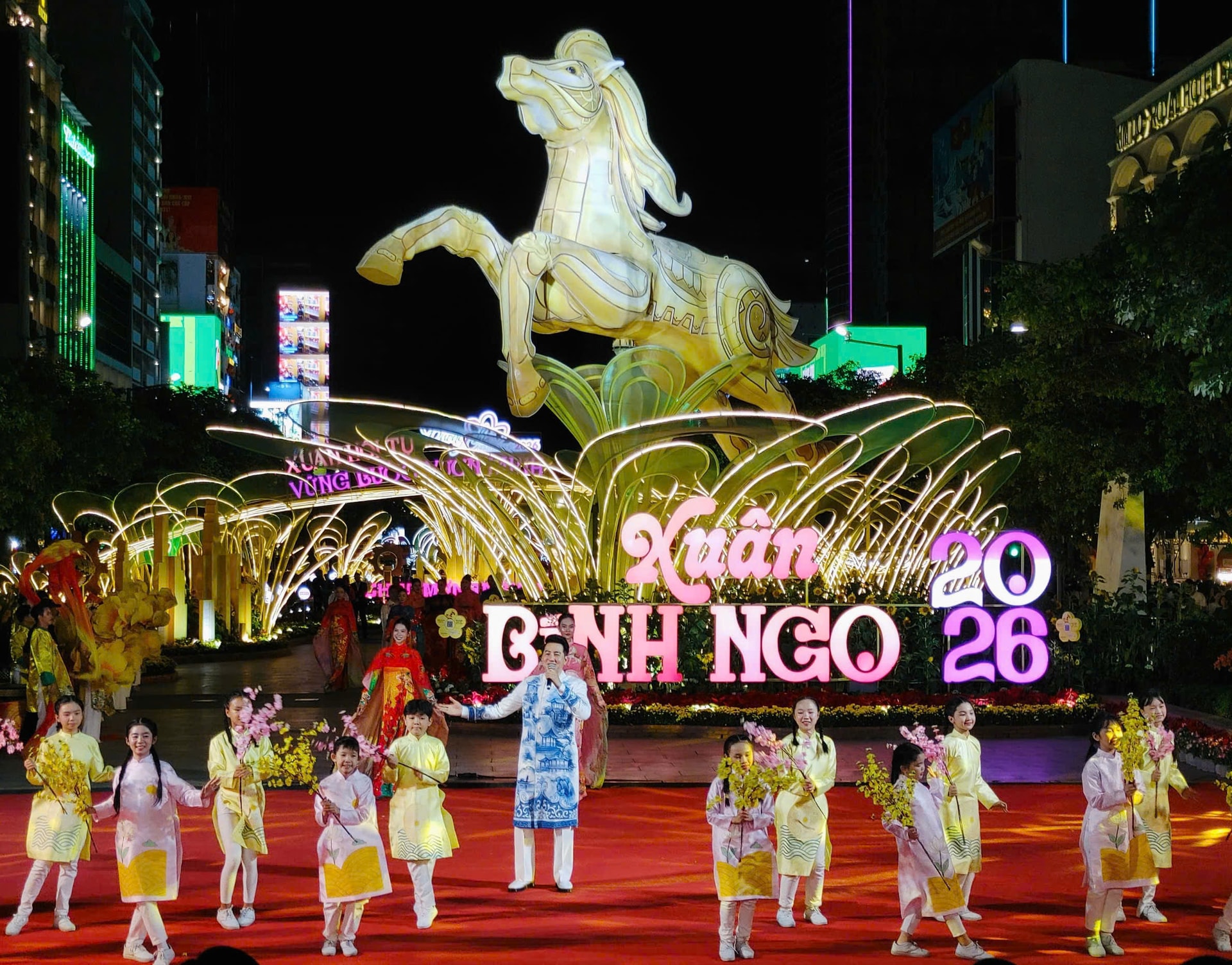 Linh vật ngựa chính ở đường hoa