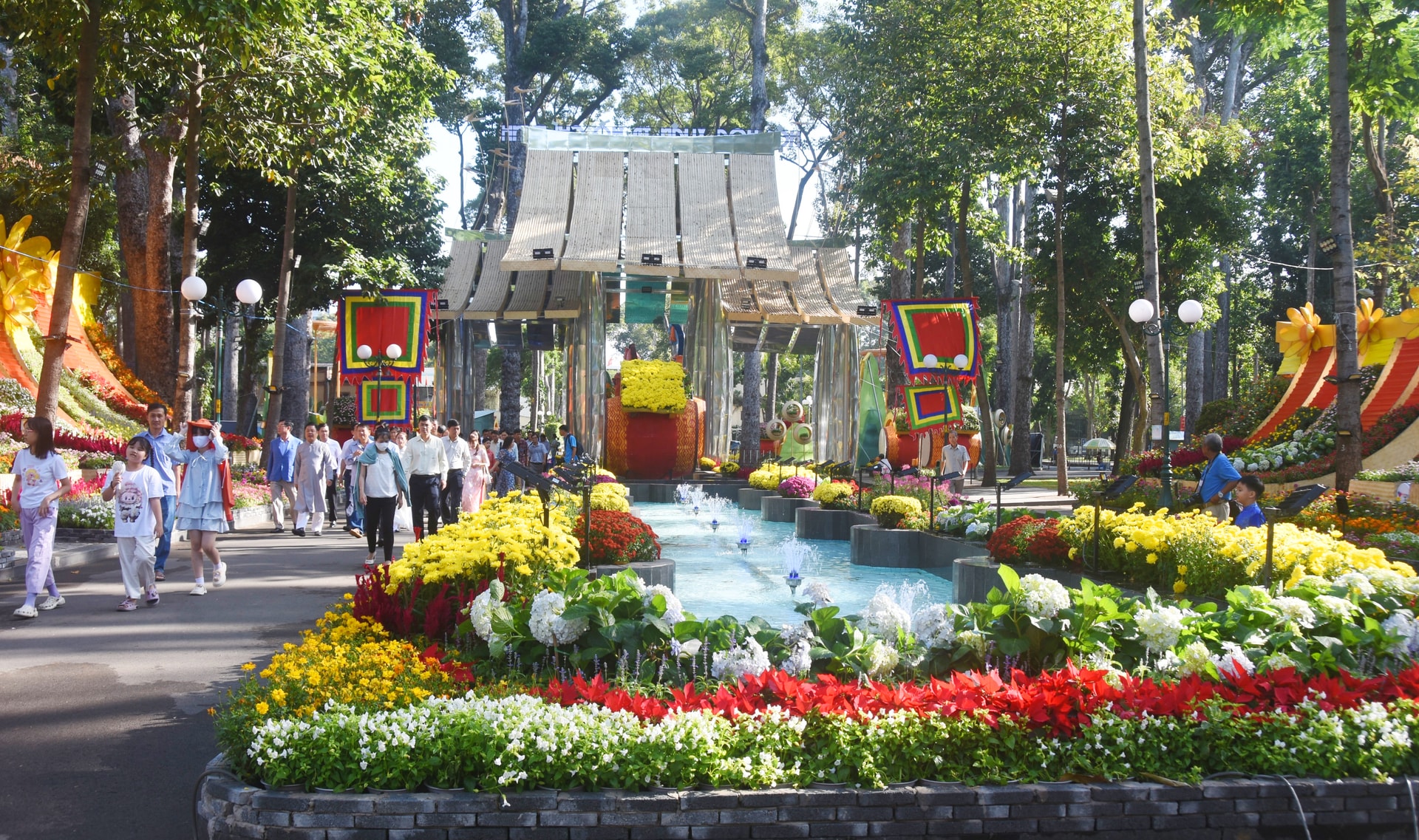 6. Một góc Hội Hoa xuân Tao Đàn