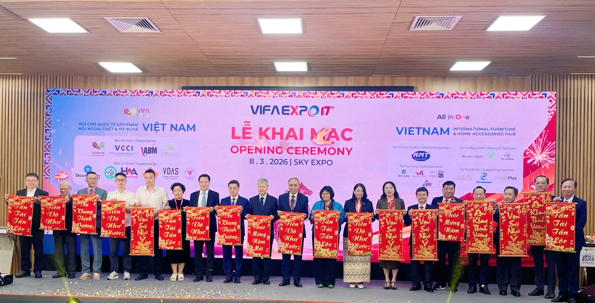 Ban tổ chức VIFA EXPO thả liễn khai mạc hội chợ