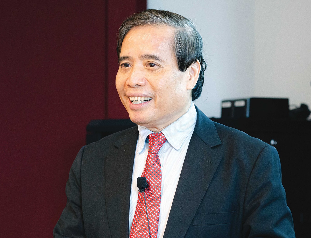 Ông Vũ Minh Khương - Giáo sư, Trường Chính sách Công Lý Quang Diệu, Đại học Quốc gia Singapore