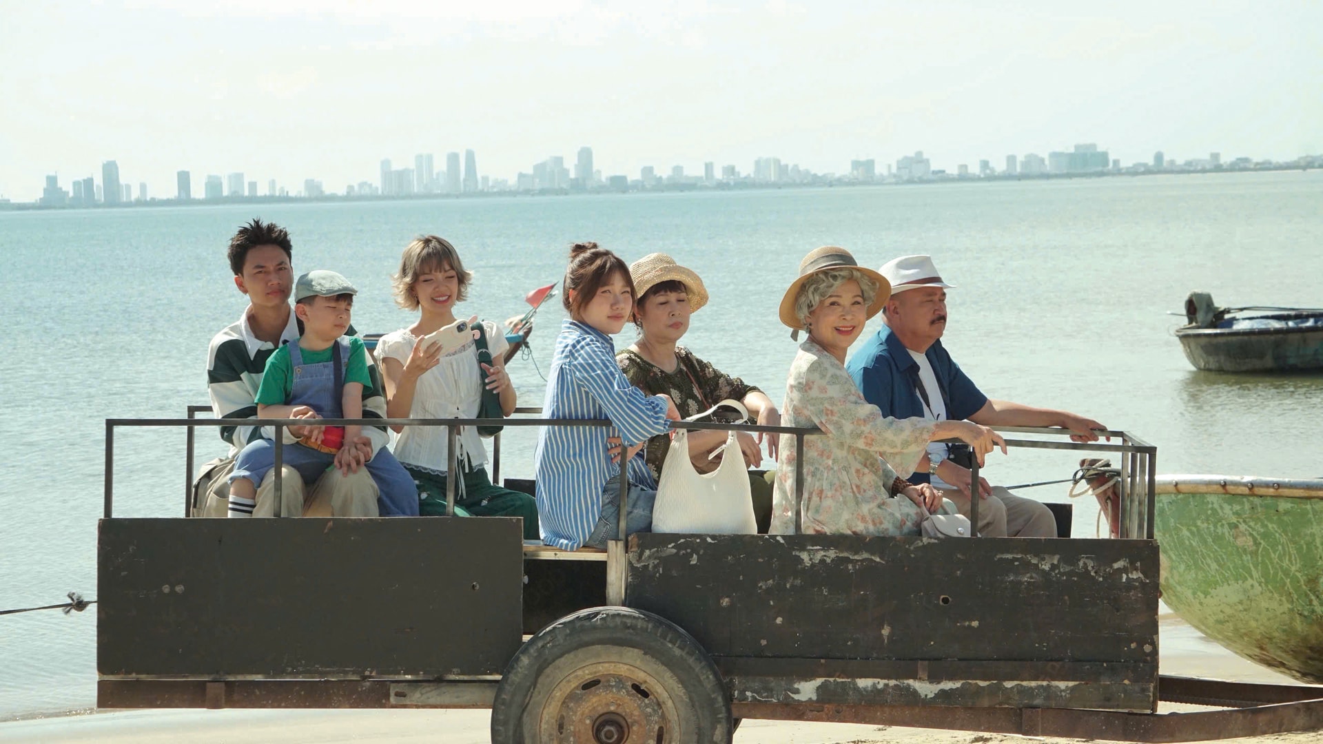 Phim Nha minh di thoi