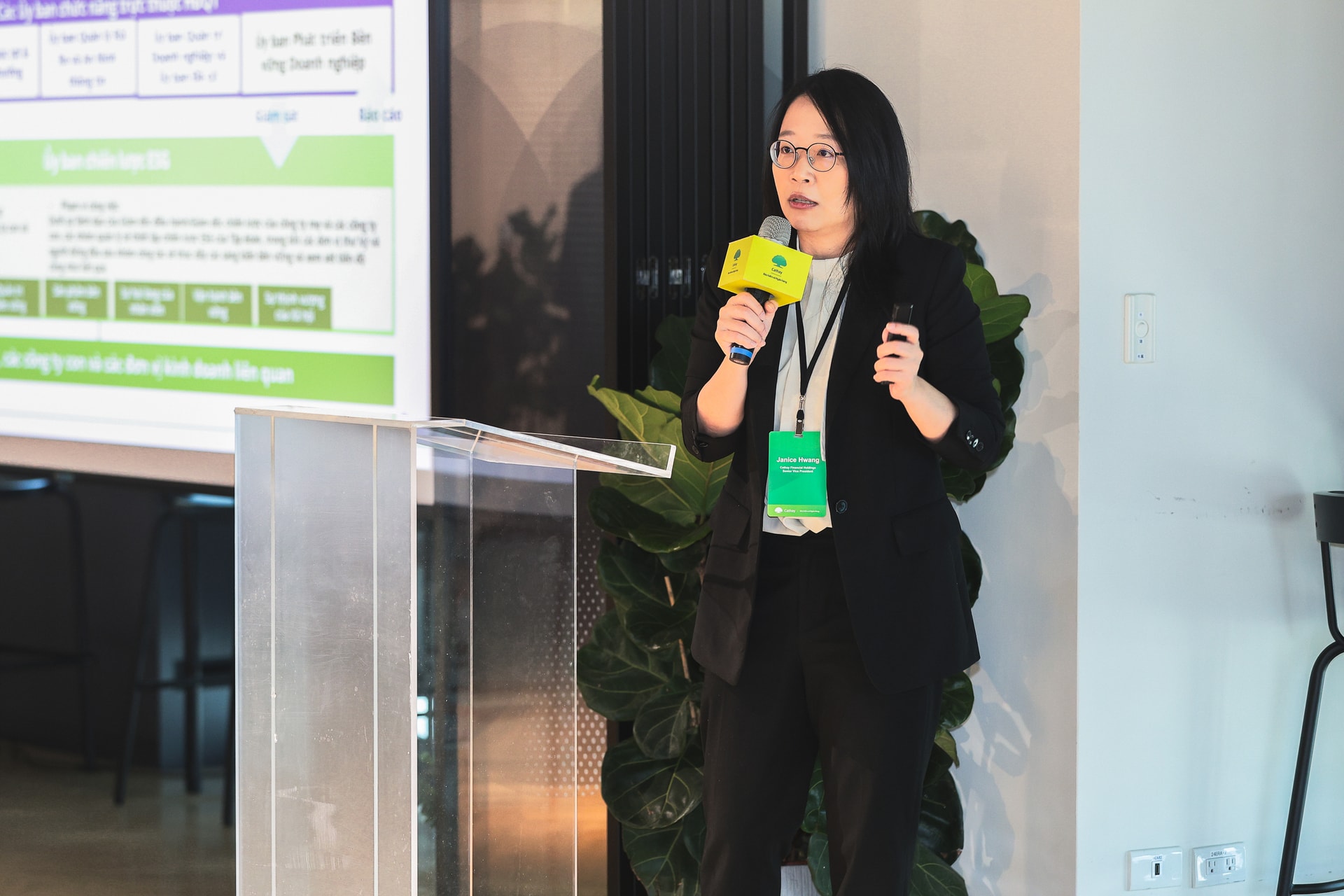 Bà Janice Hwang, Phó Chủ tịch Điều hành Cấp cao Văn phòng Phát triển Bền vững Doanh nghiệp, chia sẻ ESG là chiến lược phát triển cốt lõi của Tập đoàn.