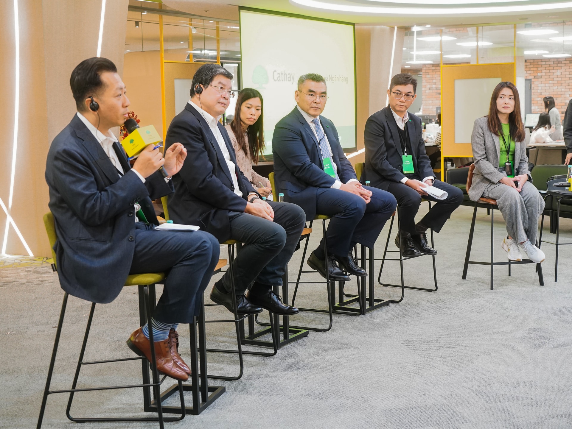 Các lãnh đạo của Tập đoàn Cathay trong buổi gặp gỡ báo chí gần đây