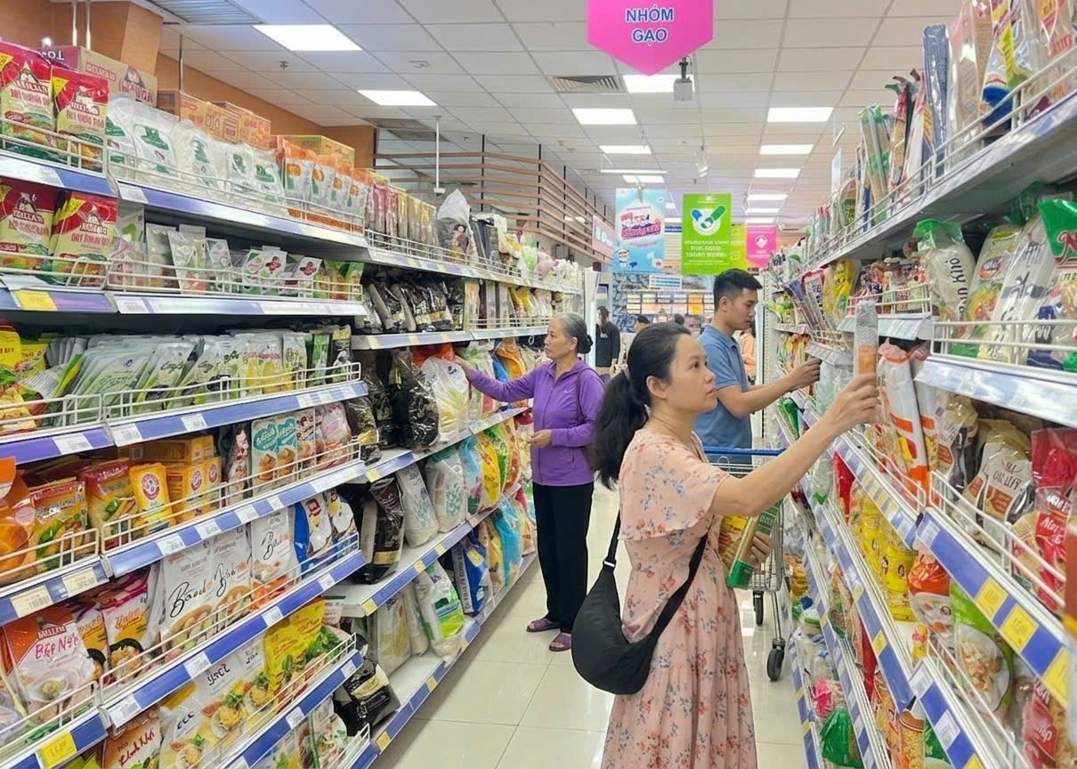 Saigon Co.op ưu tiên giữ giá ổn định cho các mặt hàng thiết yếu như gạo, dầu ăn, mì ăn liền, gia vị trong giai đoạn thị trường có nhiều biến động.