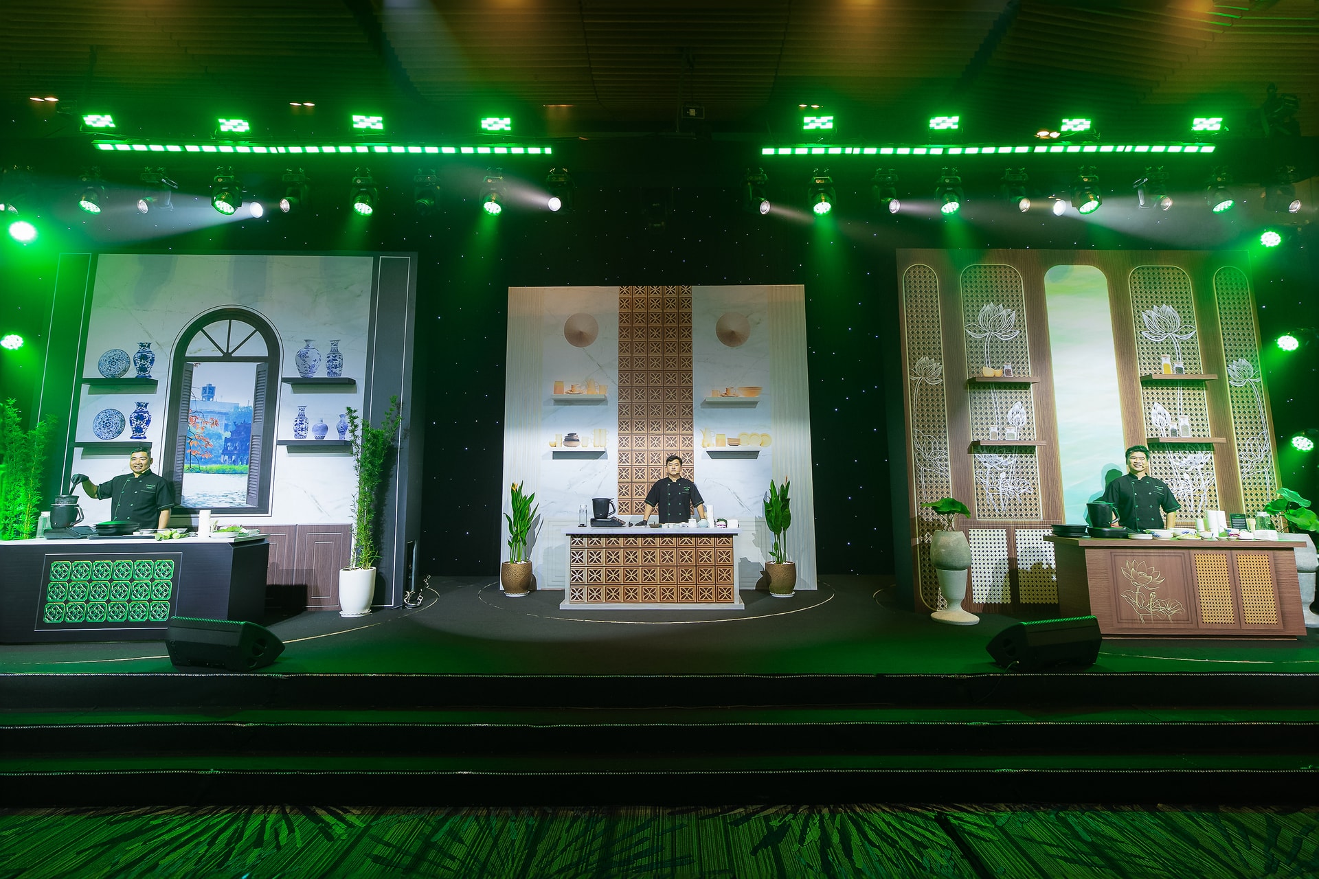 Sân khấu xoay độc đáo với màn trình diễn 3 món ngon từ Bắc tới Nam cùng Thermomix® TM7