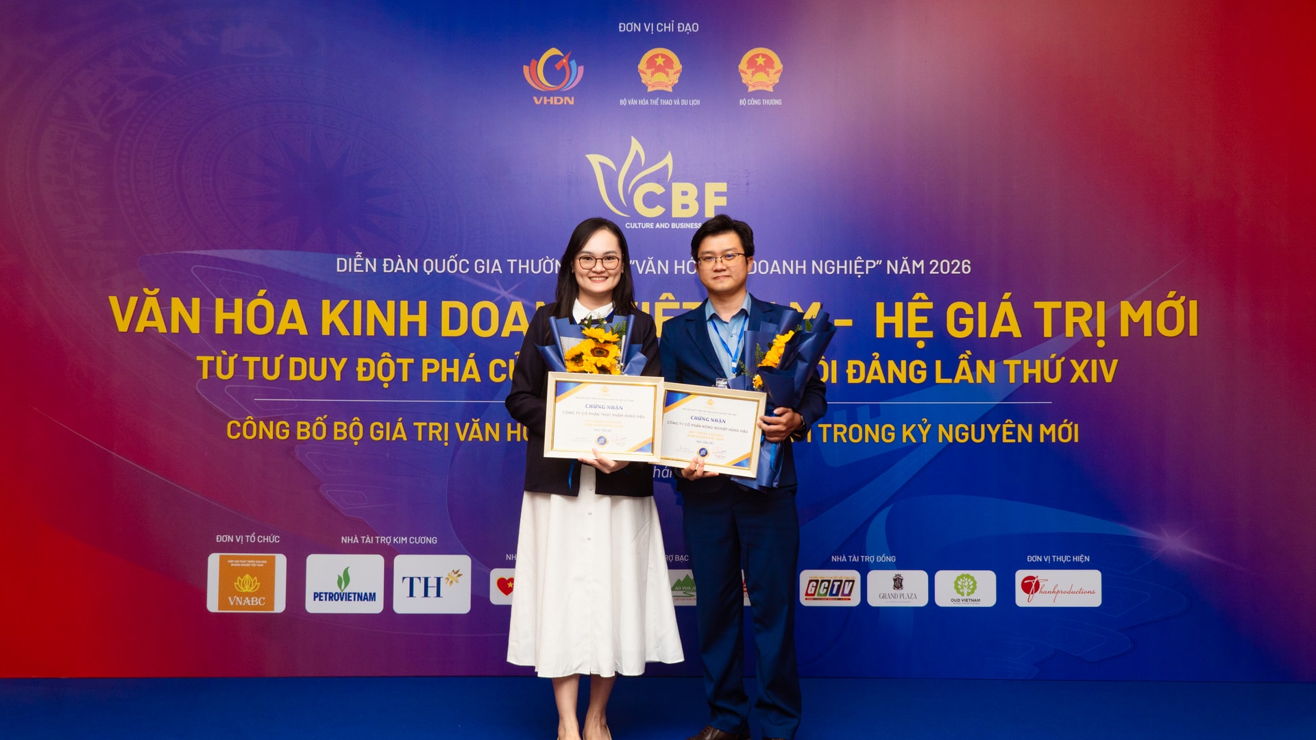 Ban điều hành HungHau Foods nhận giải Văn hoá kinh doanh Việt Nam