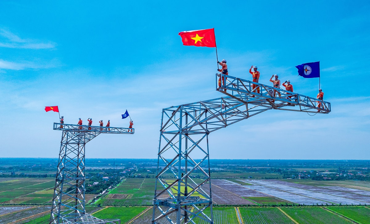 bo-chinh-tri-ban-hanh-nghi-quyet-70-ve-dam-bao-an-ninh-nang-luong-quoc-gia.jpg