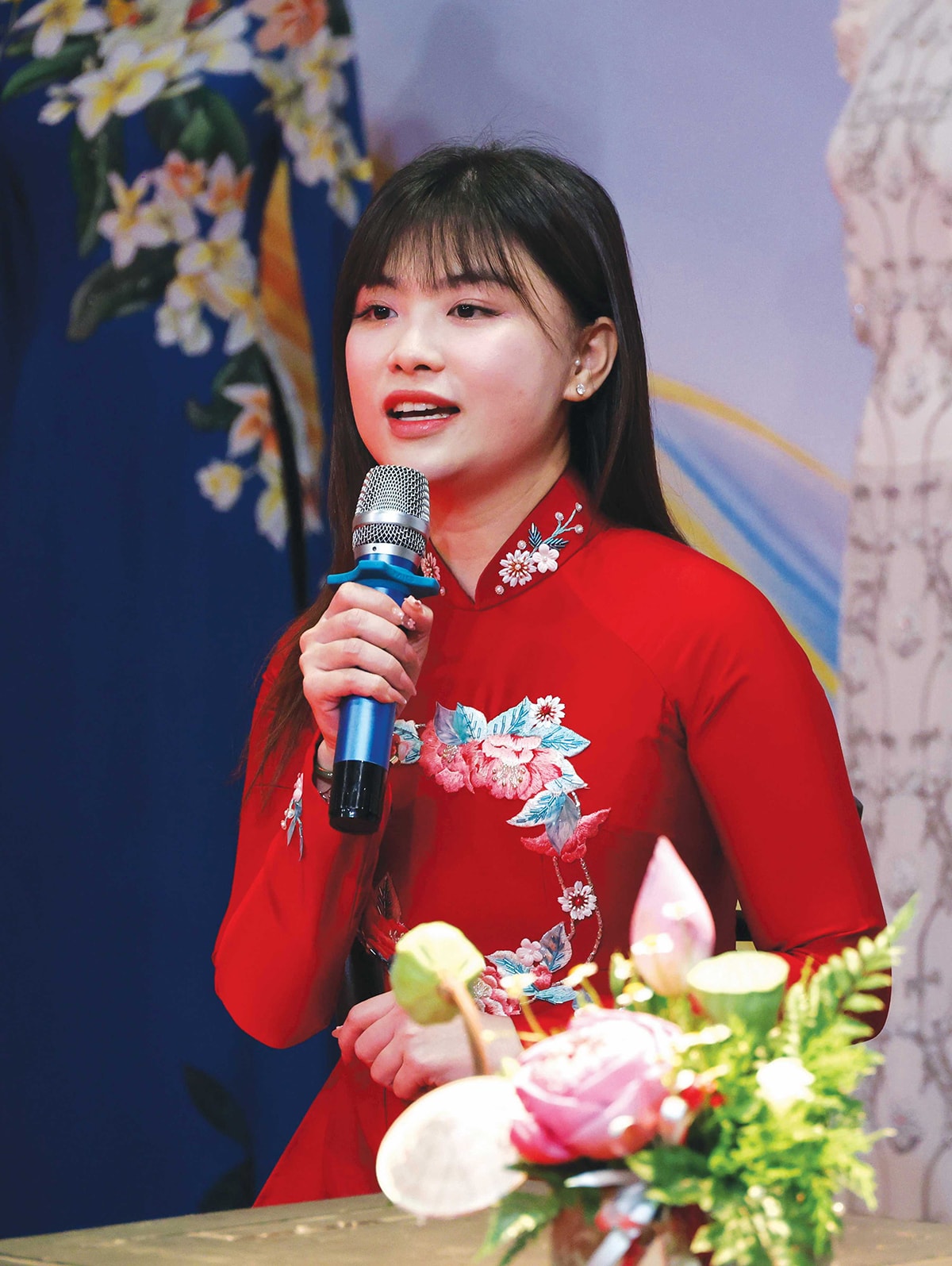 Bà Cẩm Tú