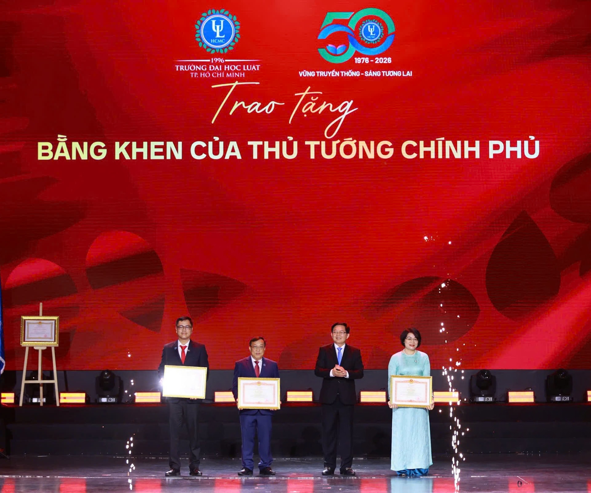 Trường ULAW nhận bằng khen của Chính phủ