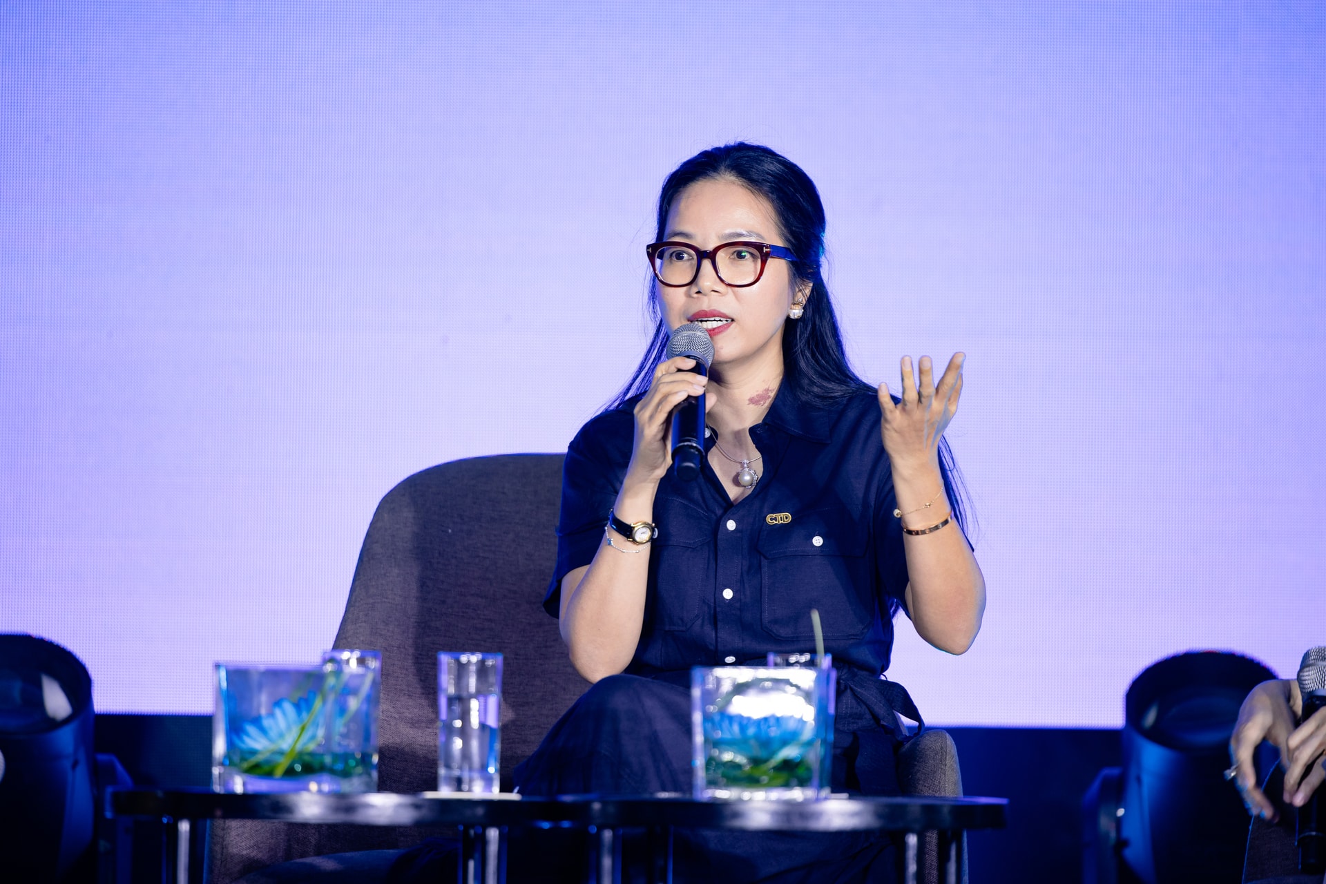 Bà Nguyễn Trình Thùy Trang, Phó Tổng giám đốc Khối vận hành Coteccons chia sẻ định hướng xem quản trị nguồn nhân lực là trụ cột chiến lược trong phát triển dài hạn của Coteccons. Ảnh_ Vi