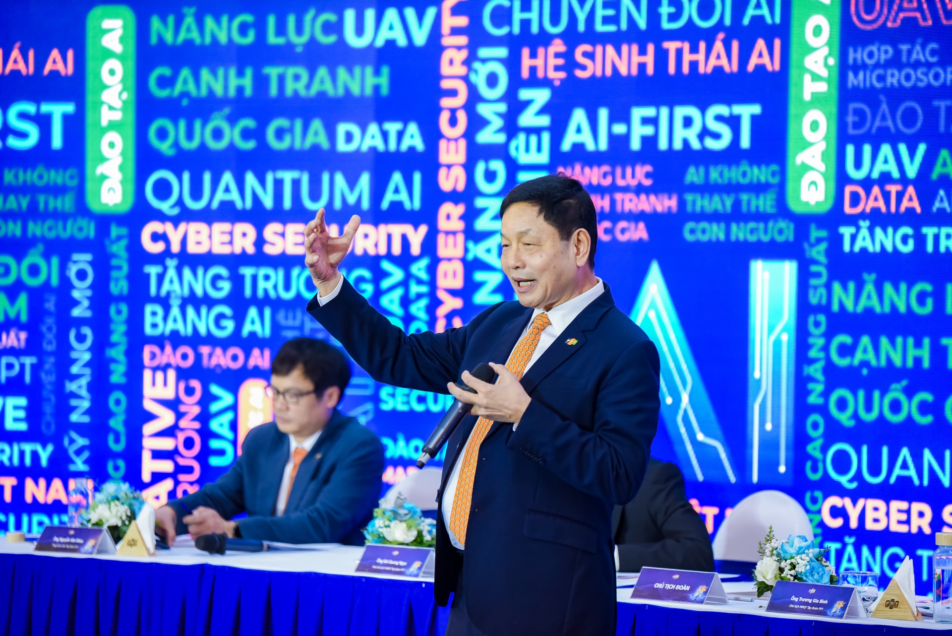 Ông Trương Gia Bình cho rằng AI đang viết lại hệ điều ành cho tất cả các tổ chức